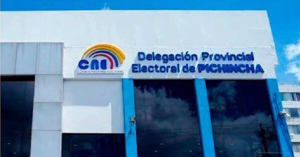 CNE rechaza entrega de formularios para revocar a Noboa y María José Pinto