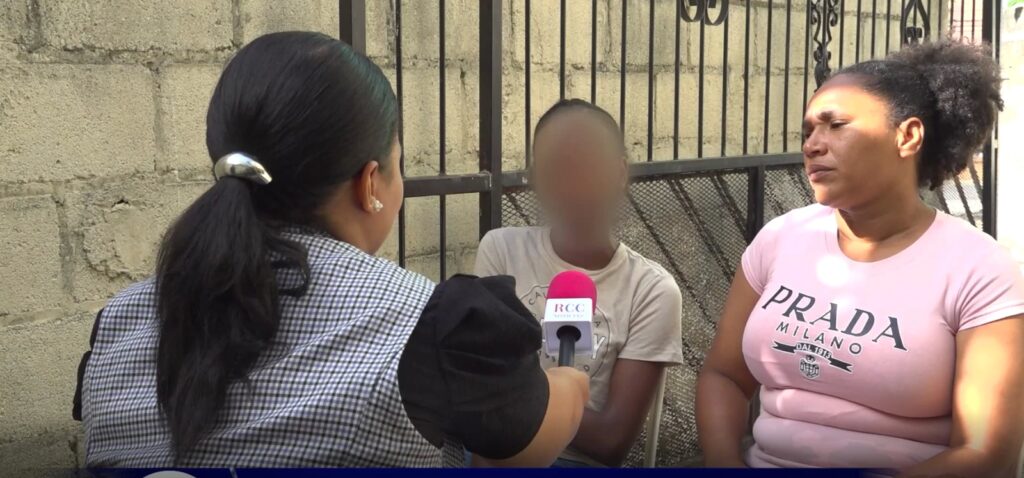 Madre solicita ayuda para costear cirugía de menor con escoliosis lumbar severa
