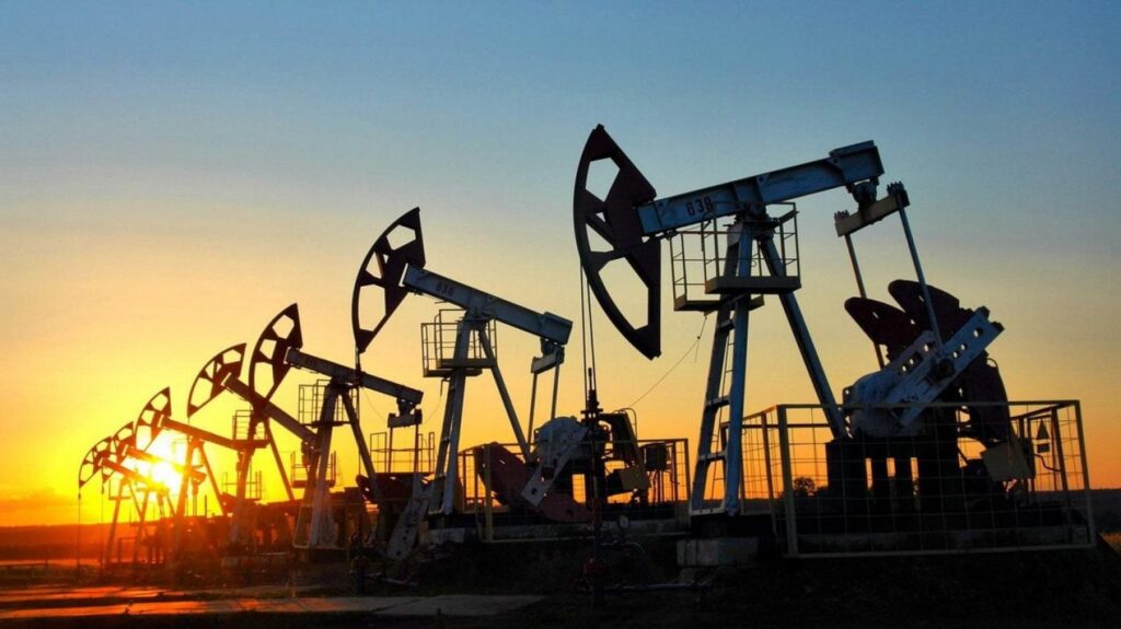 El petróleo de Texas cierra la semana con un alza del 8 % por la guerra en Oriente Medio