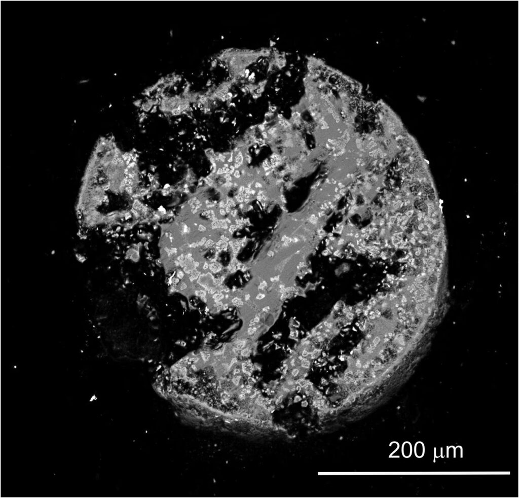 Aleación inédita hallada en Hiroshima: un material nunca visto en la Tierra