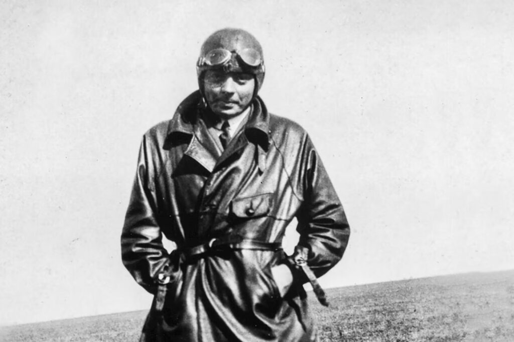 Un avión sin armas en plena guerra y el objeto que permitió identificarlo: el último vuelo del creador de El Principito