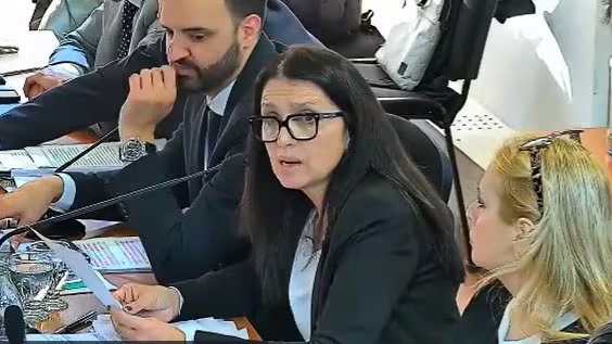 De izquierda a derecha, los fiscales Gaston Pruz&aacute;n y Mar&iacute;a Garmendia y la querellante Valeria Carreras
