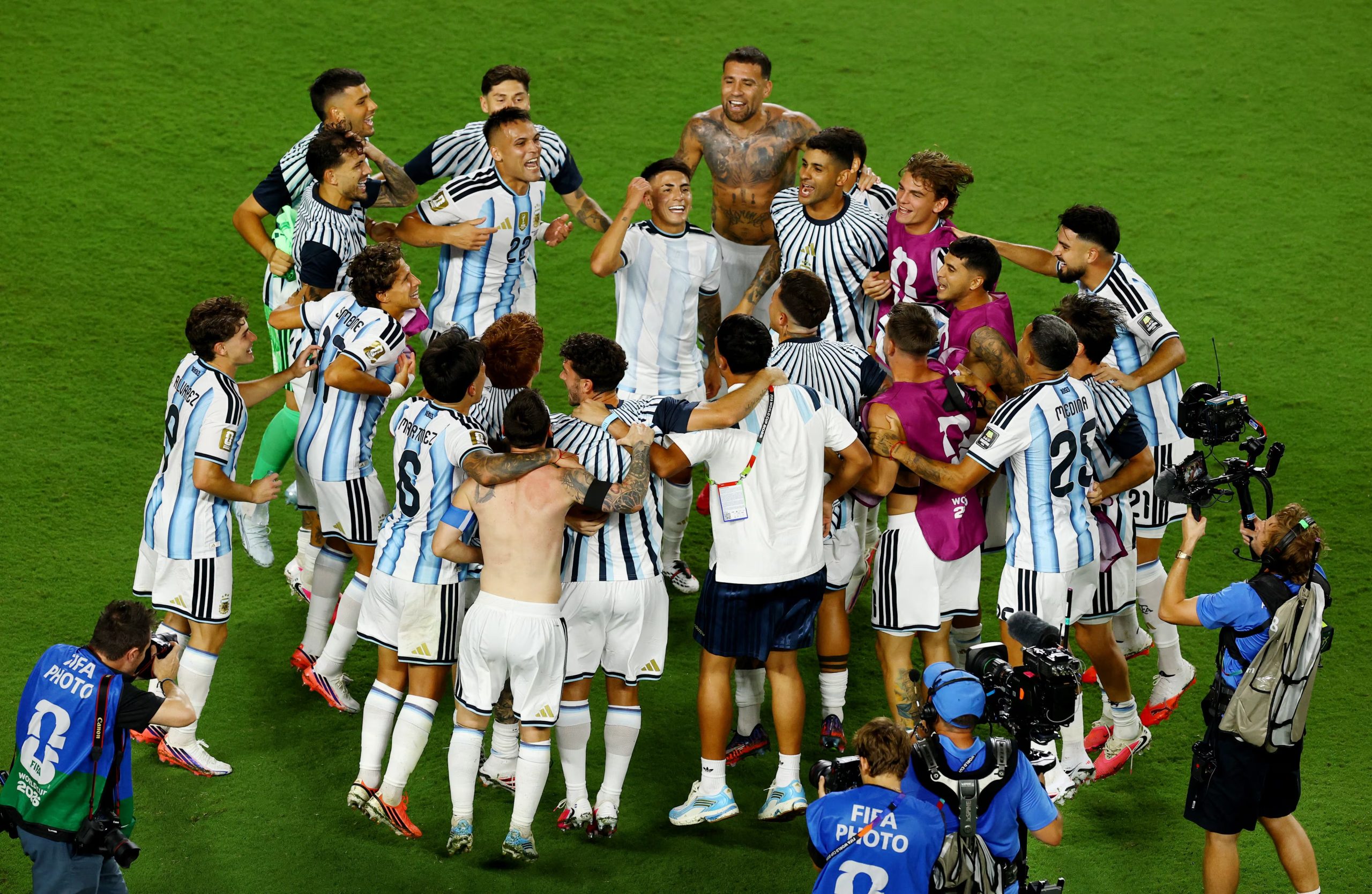 Los jugadores de Argentina celebrando el pase a semifinales del Mundial (REUTERS/Albert Gea)