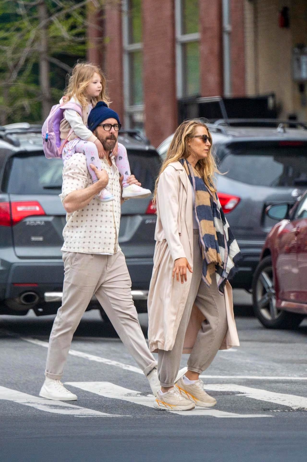 La ausencia de Blake Lively en la boda de Taylor Swift genera especial interés tomando en cuenta que la cantante es madrina de las hijas de Blake
Photo © 2023 Backgrid/The Grosby Group