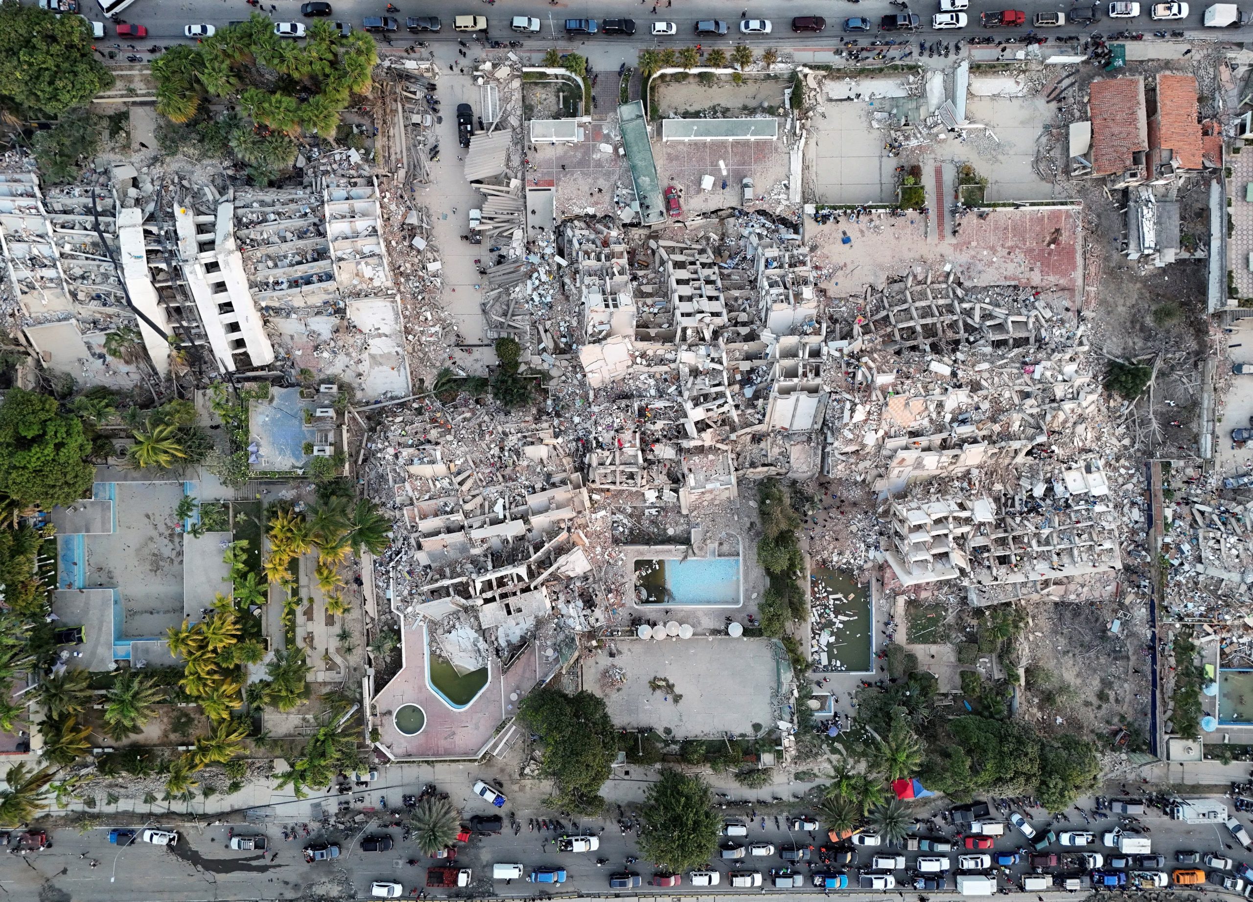 Una imagen tomada desde un dron muestra edificios destruidos por los terremotos en La Guaira, Venezuela, el 26 de junio de 2026. Imagen vía REUTERS. ATENCIÓN, REDACTORES: ESTA IMAGEN HA SIDO FACILITADA POR UN TERCERO. PROHIBIDA SU REVENTA. SIN ARCHIVOS