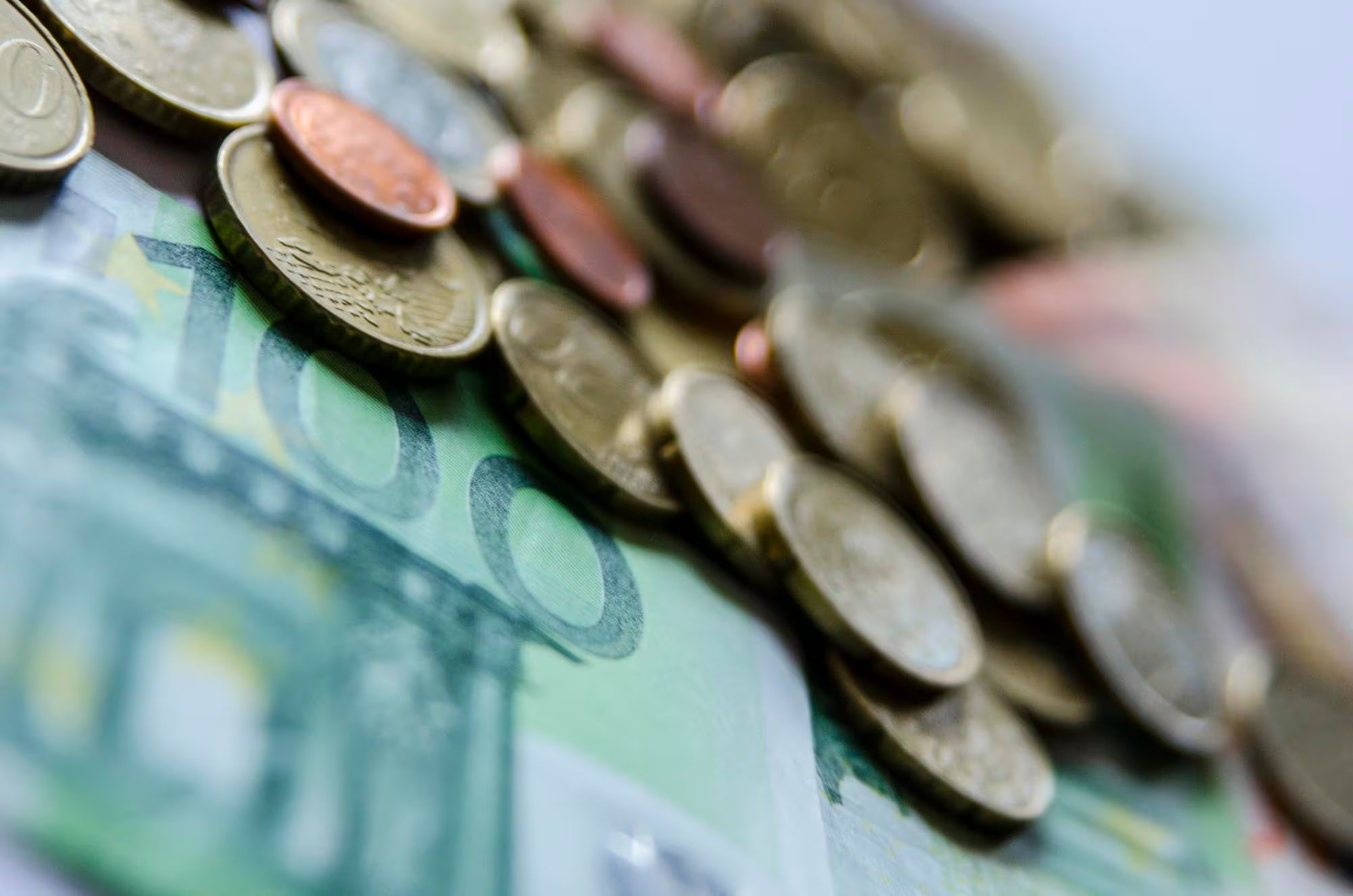 El euro es la moneda oficial de 20 pa&iacute;ses de la Uni&oacute;n Europea. (Archivo Infobae/Agencias)