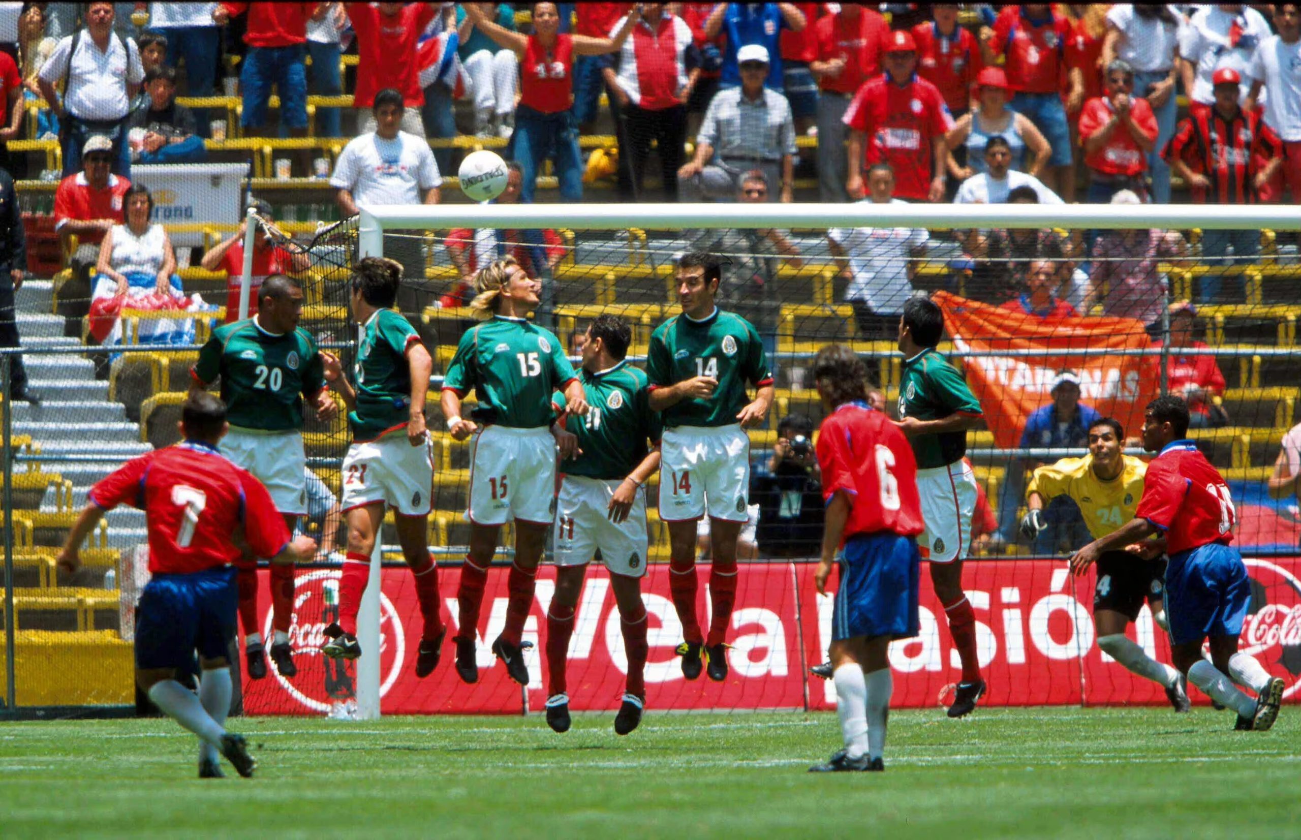 Costa Rica en 2001 y Honduras en 2013 son las &uacute;nicas selecciones que han provocado Aztecazos ante M&eacute;xico en competencias oficiales. (X/ @laselecrc_)