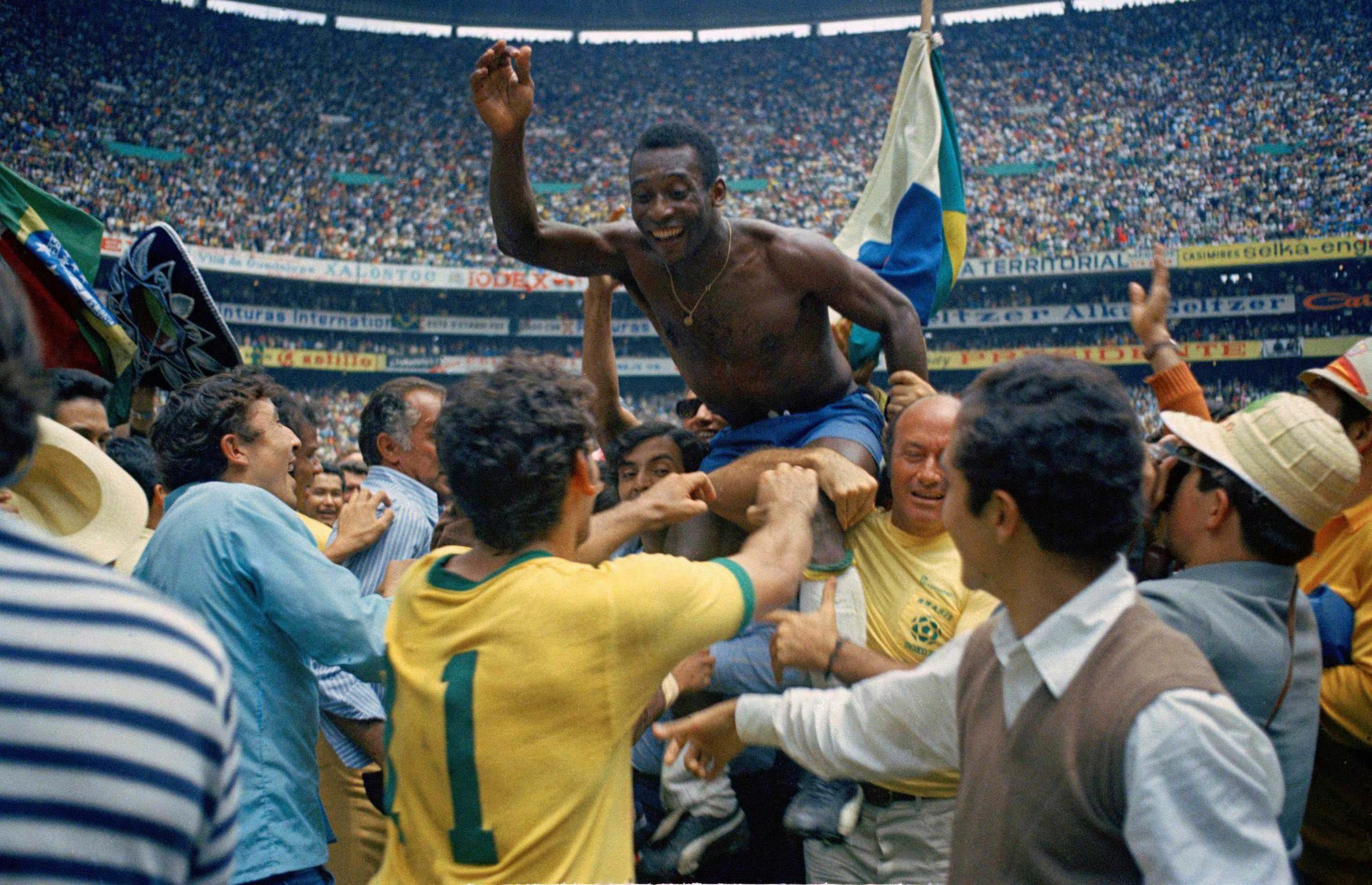 El Coloso de Santa &Uacute;rsula vio coronarse al Rey Pel&eacute; y a Diego Armando Maradona con la 