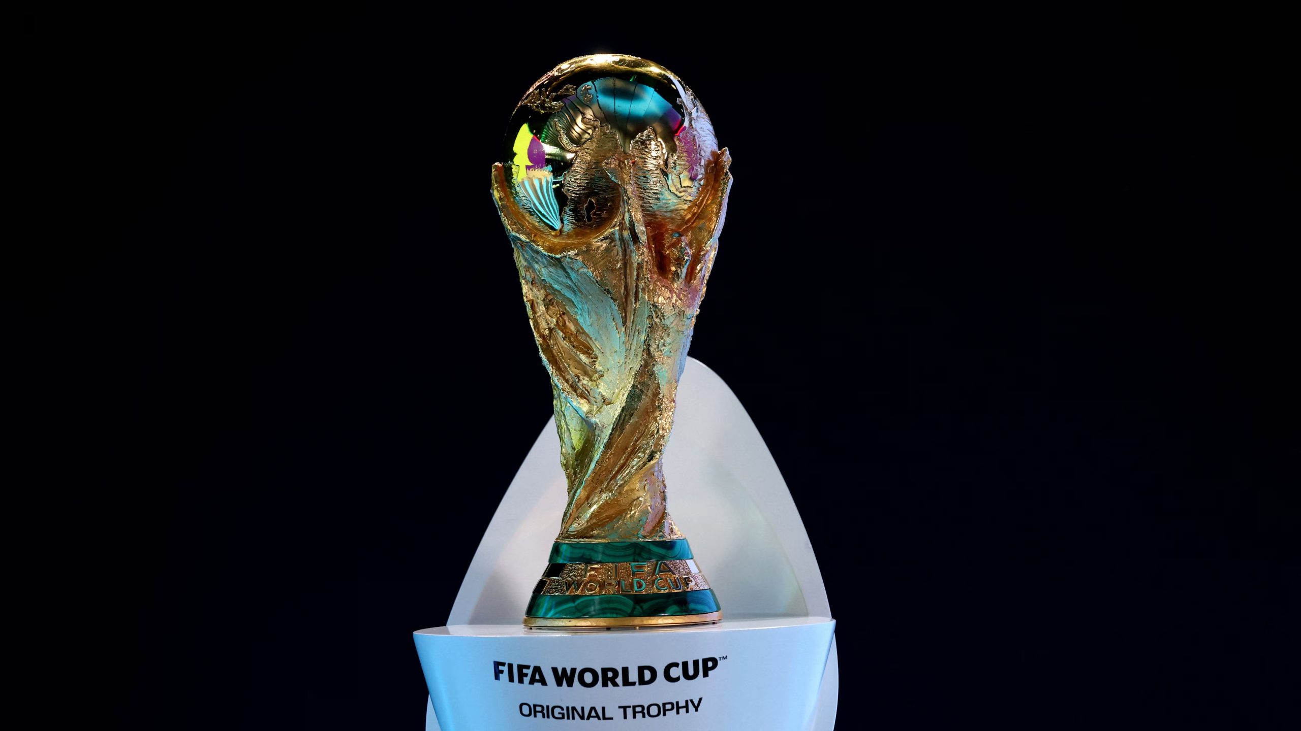 La Copa del Mundo, el trofeo que corona el premio econ&oacute;mico m&aacute;s alto entregado en la historia del certamen. (Reuters)