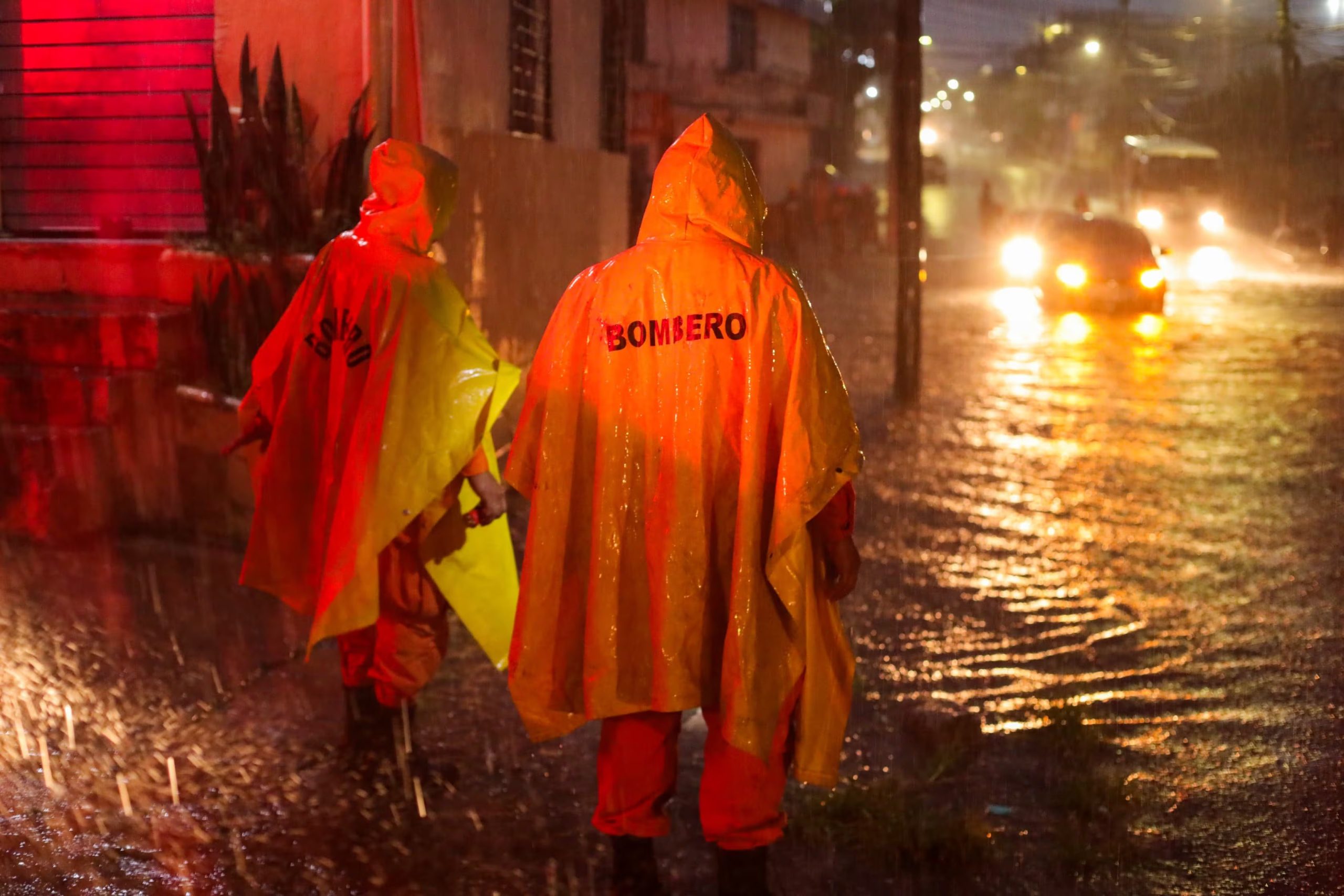 Proyecciones actuales sugieren que las pérdidas económicas por el evento llegarían a 10 billones de dólares para 2032 (Cortesía: Bomberos El Salvador)