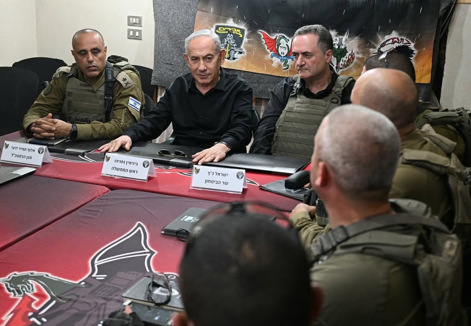 El primer ministro israelí visitó posiciones de las Fuerzas de Defensa en territorio libanés y condicionó cualquier salida al desarme del grupo terrorista (EP)