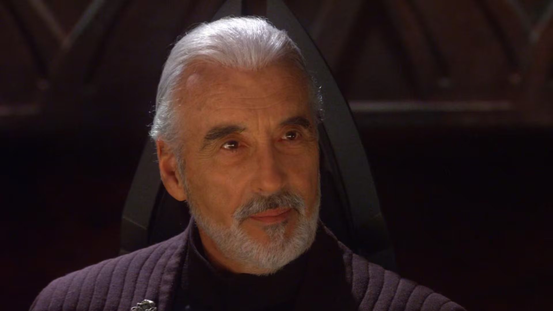 Tras la muerte de Lee, la industria del cine y sus admiradores rindieron homenaje a su legado y a su despedida vinculada a la Tierra Media (foto: Captura/IMDb)