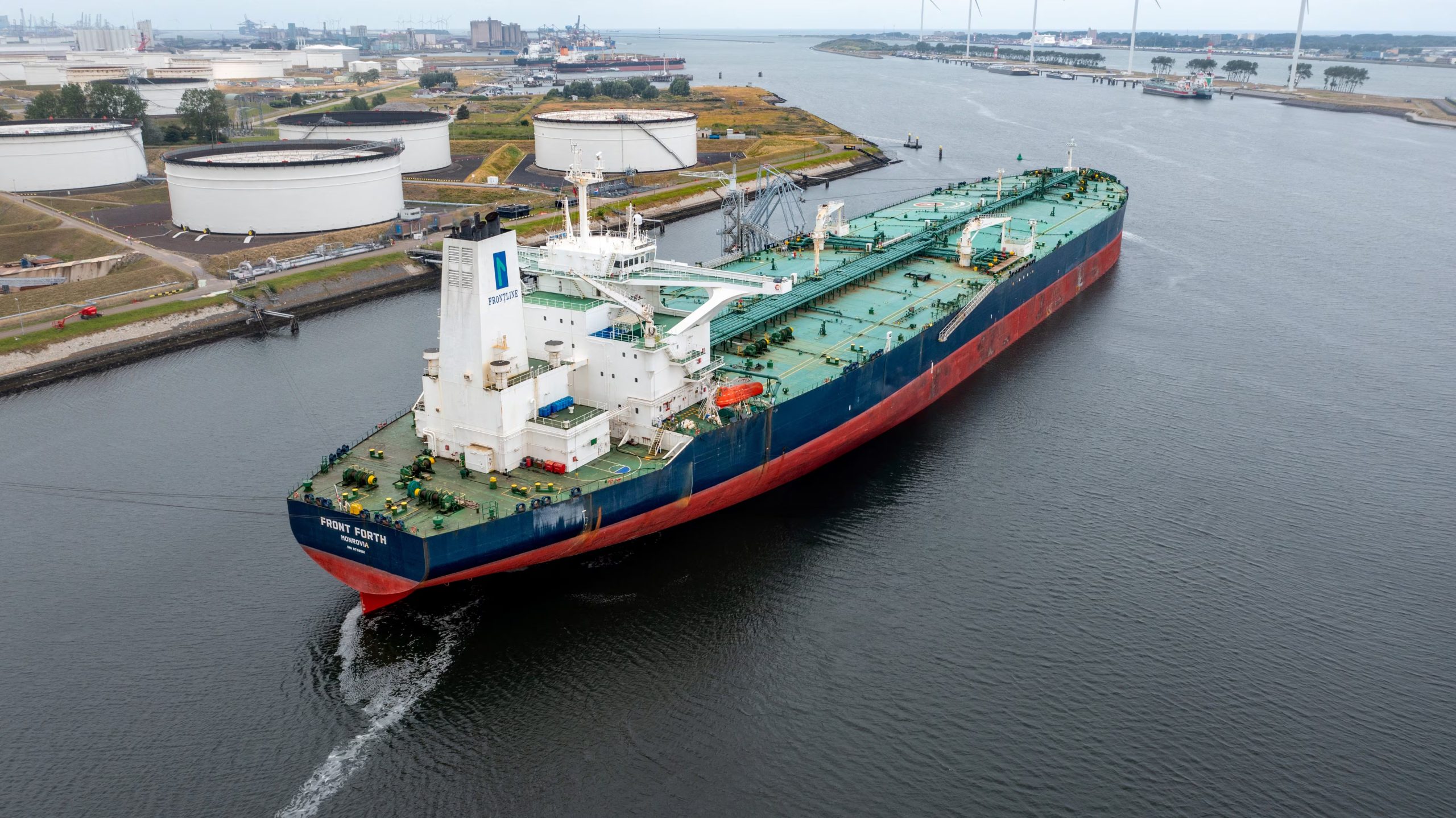 Imagen de archivo del petrolero VLCC Mobassa B en Rotterdam, Pa&iacute;ses Bajos, uno de los dos buques que, seg&uacute;n Emiratos &Aacute;rabes Unidos, fueron alcanzados por misiles iran&iacute;es en el estrecho de Ormuz (REUTERS)