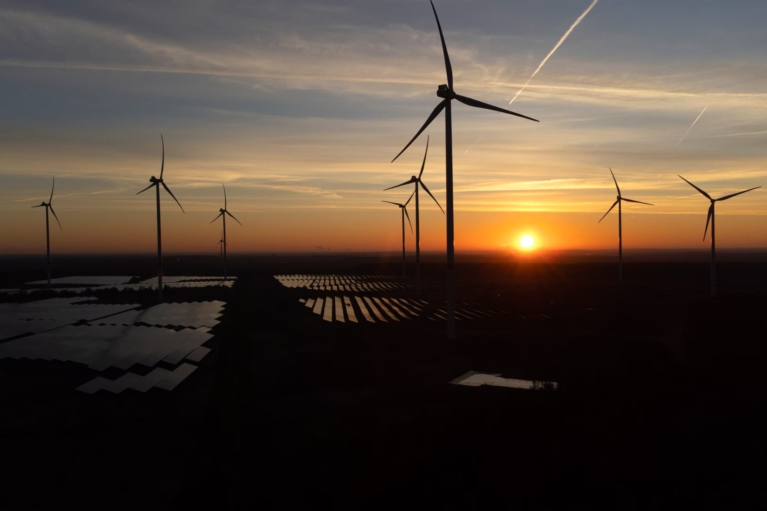 El informe destaca que el encarecimiento del gas natural tens&oacute; los mercados globales, con efectos dispares: China y Europa aumentaron emisiones, pero a menor ritmo y con mayor incorporaci&oacute;n de renovables (AP foto/Matthias Schrader)