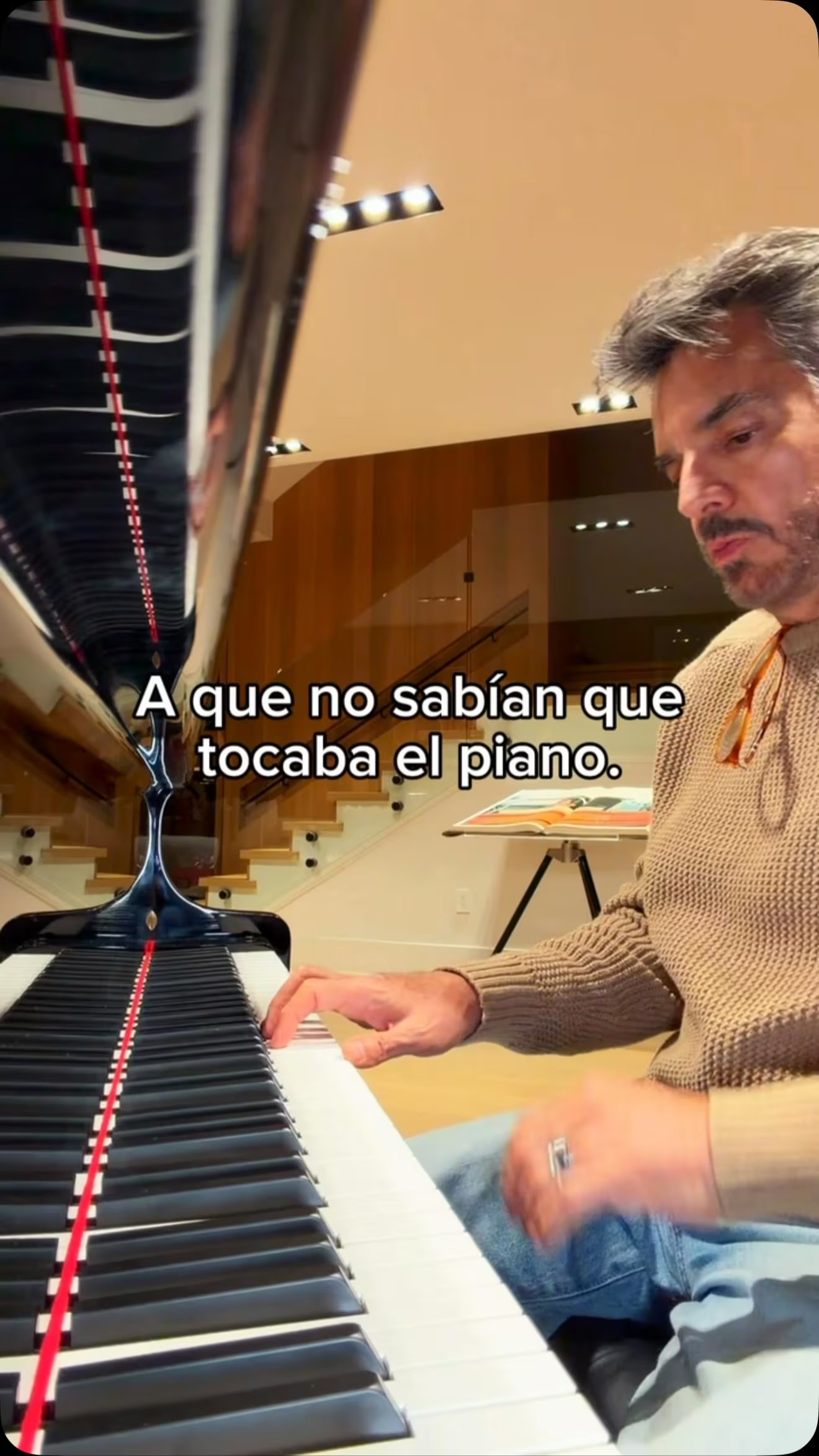 Entre los comentarios predominaron los emojis de aplausos y corazones, aunque tampoco faltaron las bromas: varios usuarios le pidieron que tocara canciones de Dragon Ball GT (Eugenio Derb&eacute;z/Instagram)
