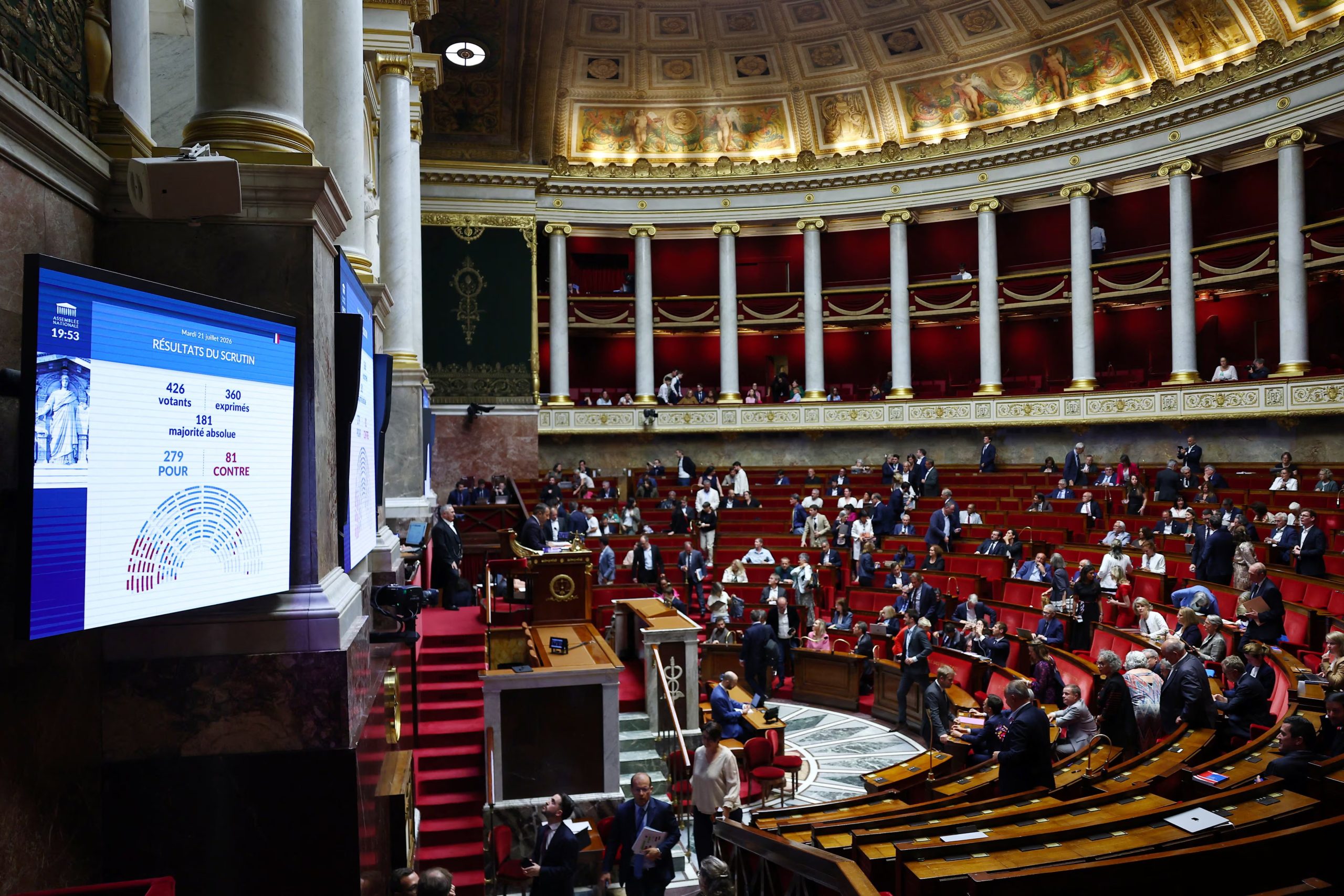 La votación en la Asamblea Nacional de París que selló la prohibición, este 21 de julio. (REUTERS/Abdul Saboor)