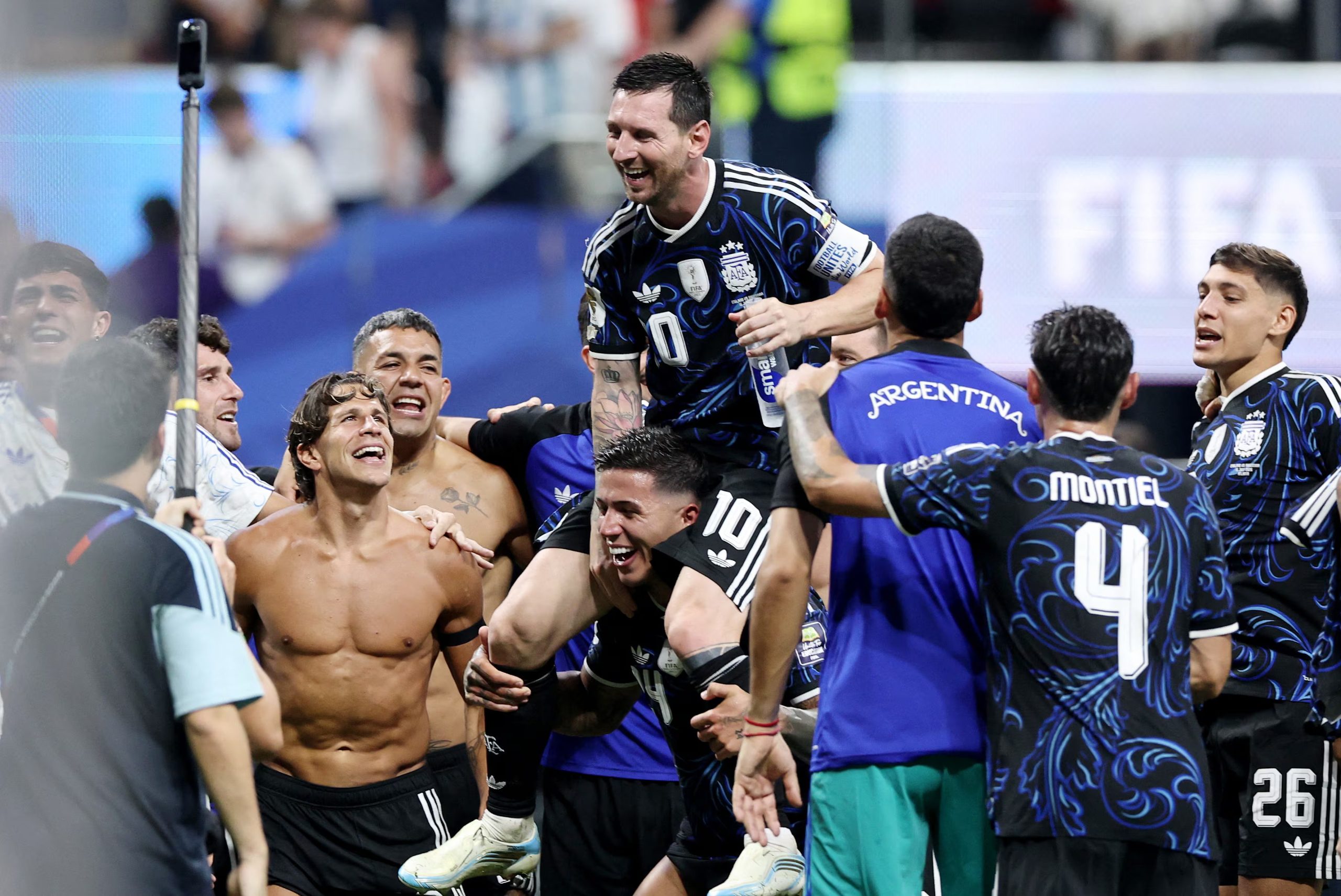 Keylor Navas considera que Lionel Messi siempre marca diferencia y podr&iacute;a colocar nuevamente a Argentina como campeona de la Copa del Mundo. REUTERS/Amanda Perobelli