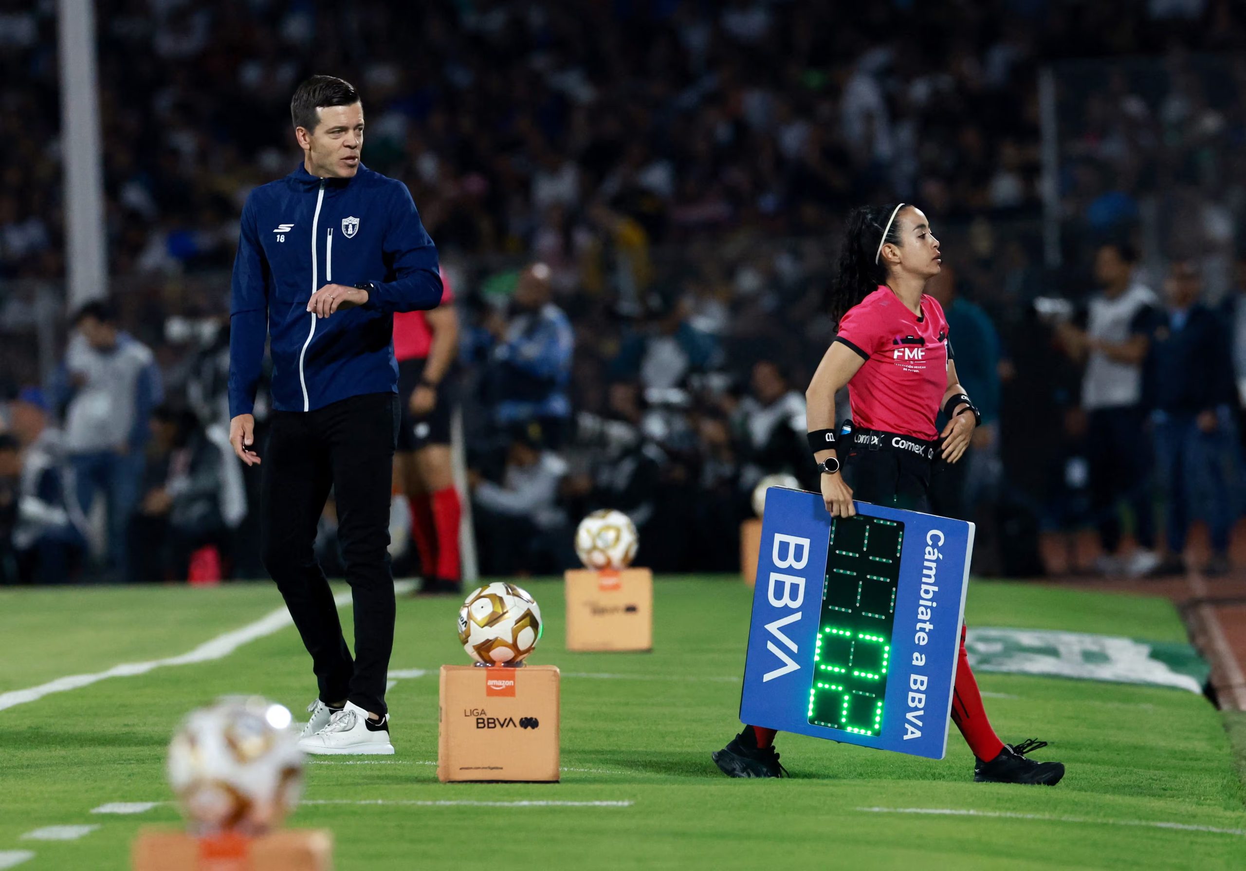 Navas se&ntilde;ala que Pumas aspira a t&iacute;tulos con inversi&oacute;n, pidiendo paciencia con Esteban Solari y el nuevo cuerpo t&eacute;cnico. REUTERS/Henry Romero