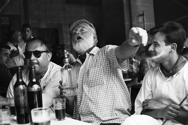 Hemingway asisti&oacute; nueve veces a los Sanfermines y vincul&oacute; su obra con las fiestas de Pamplona y el protagonismo del toro