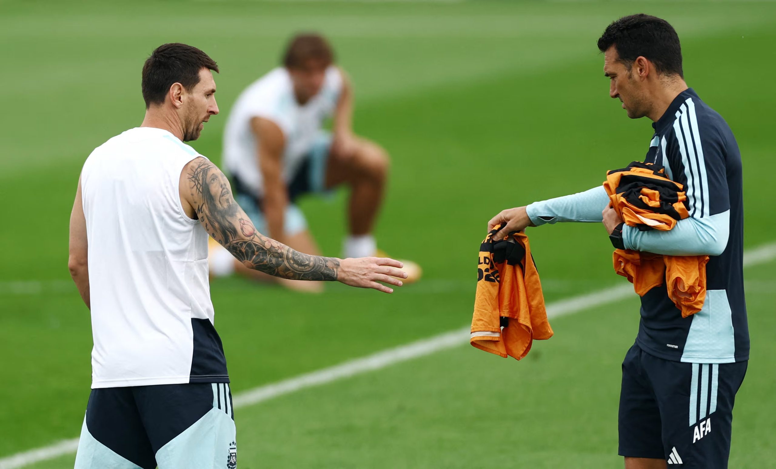 Messi y Scaloni en el último entrenamiento. El DT demostró ser un gran estratega (Foto REUTERS/Lee Smith)