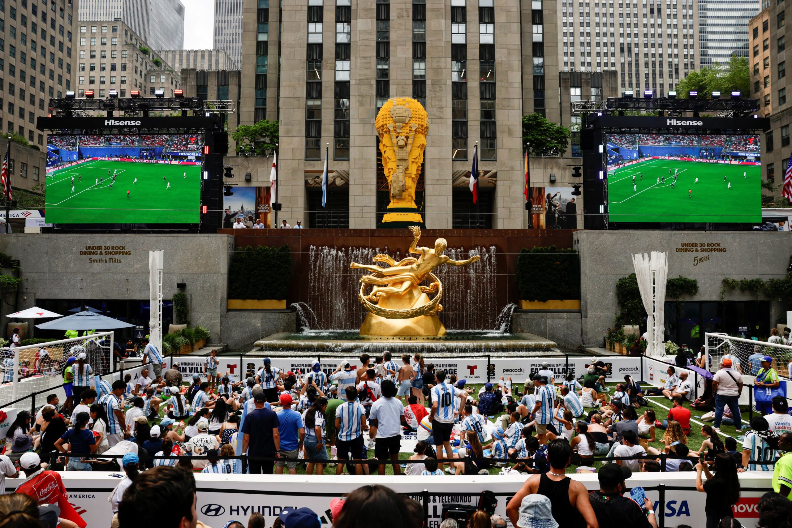 Nueva York contará con diversos puntos con pantallas gigantes para seguir la final del Mundial entre Argentina y España (REUTERS/Jeenah Moon)