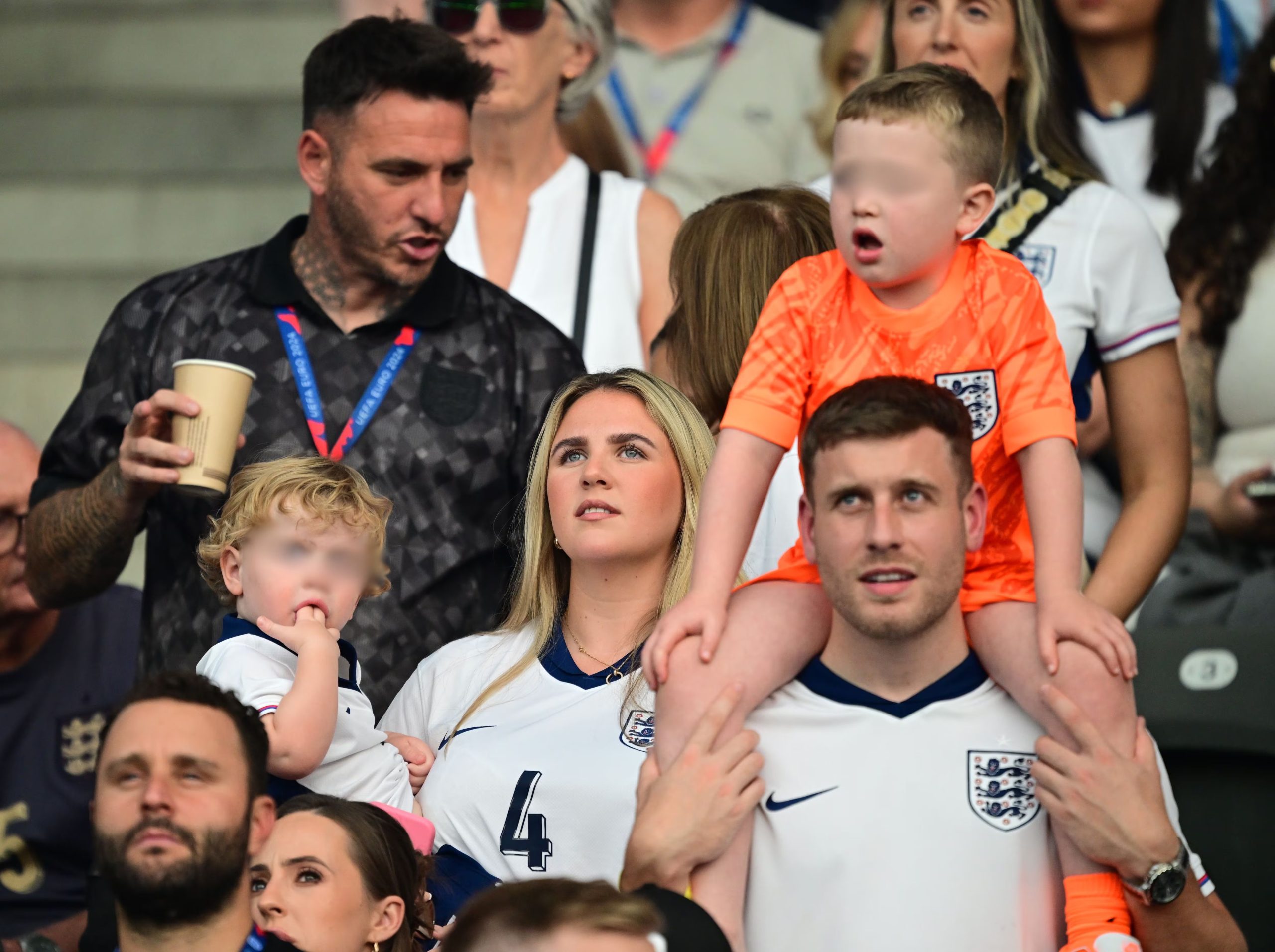 Lauren Fryer, novia de Declan Rice, jugador del Arsenal, y su hijo Jude (GROSBY GROUP).