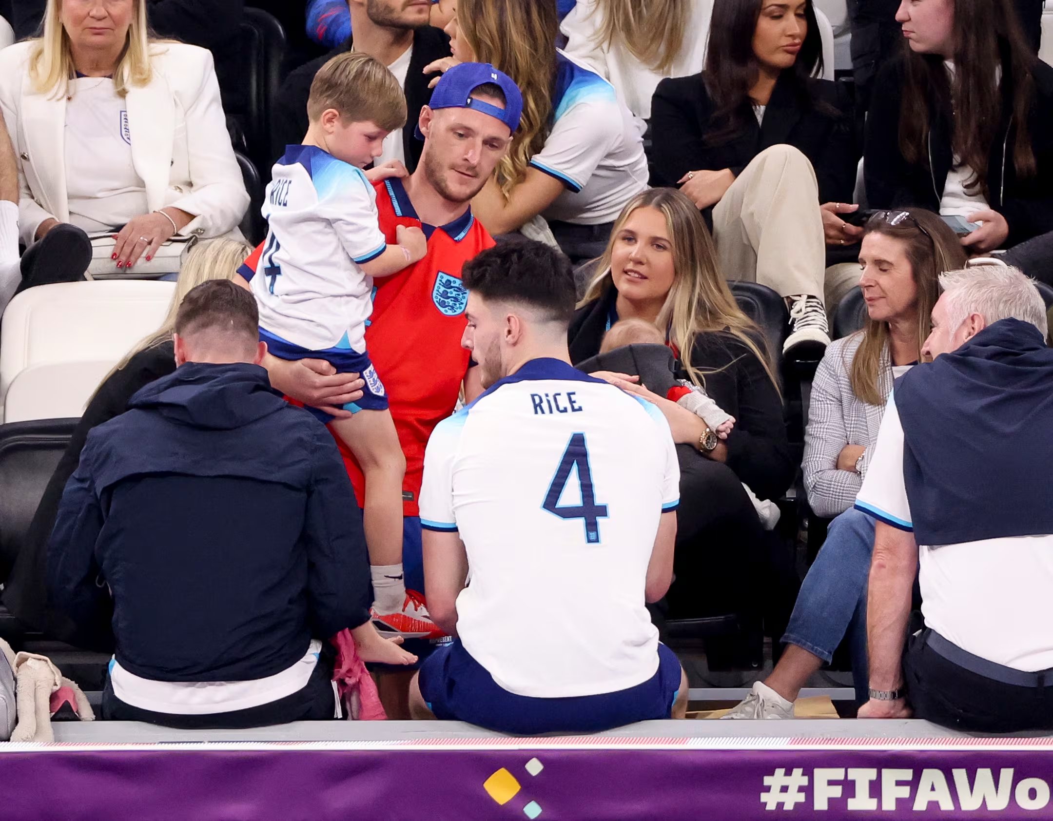 Declan Rice y su novia Lauren Fryer durante el Mundial de Qatar 2022