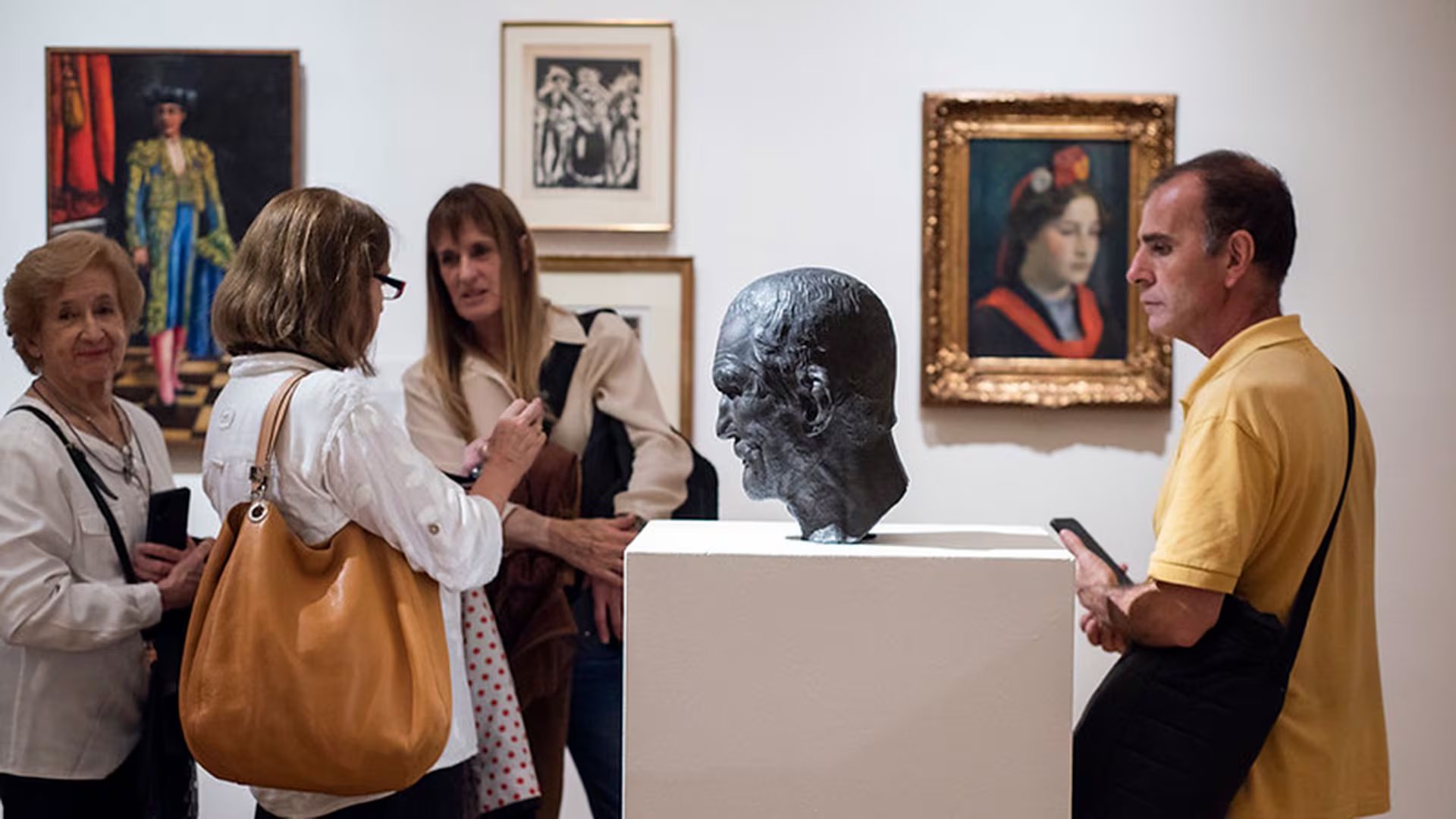 La expo re&uacute;ne m&aacute;s de 70 obras y documentos hist&oacute;ricos