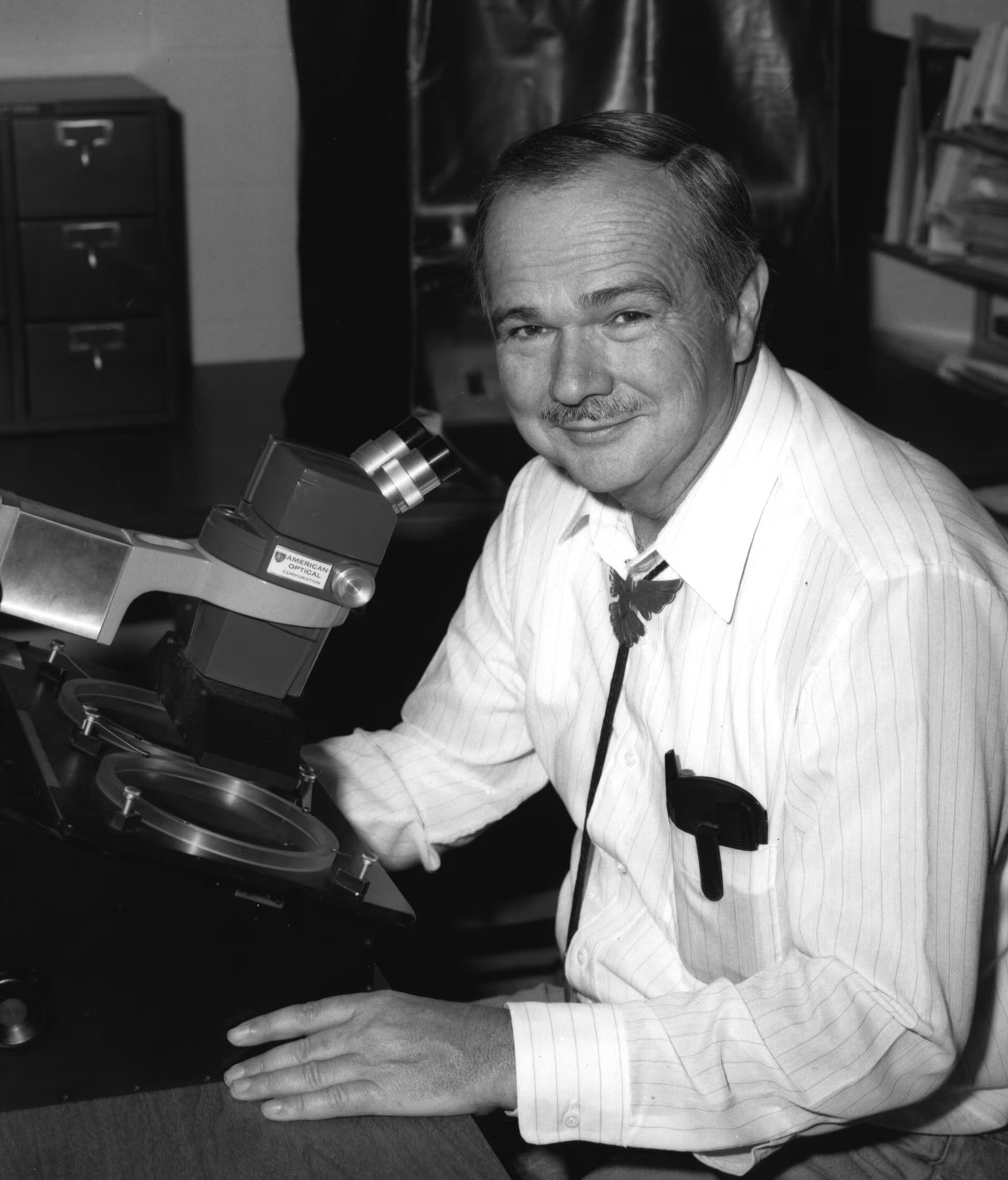 Eugene Shoemaker, célebre geólogo y codescubridor del cometa Shoemaker-Levy 9 (Wikipedia)