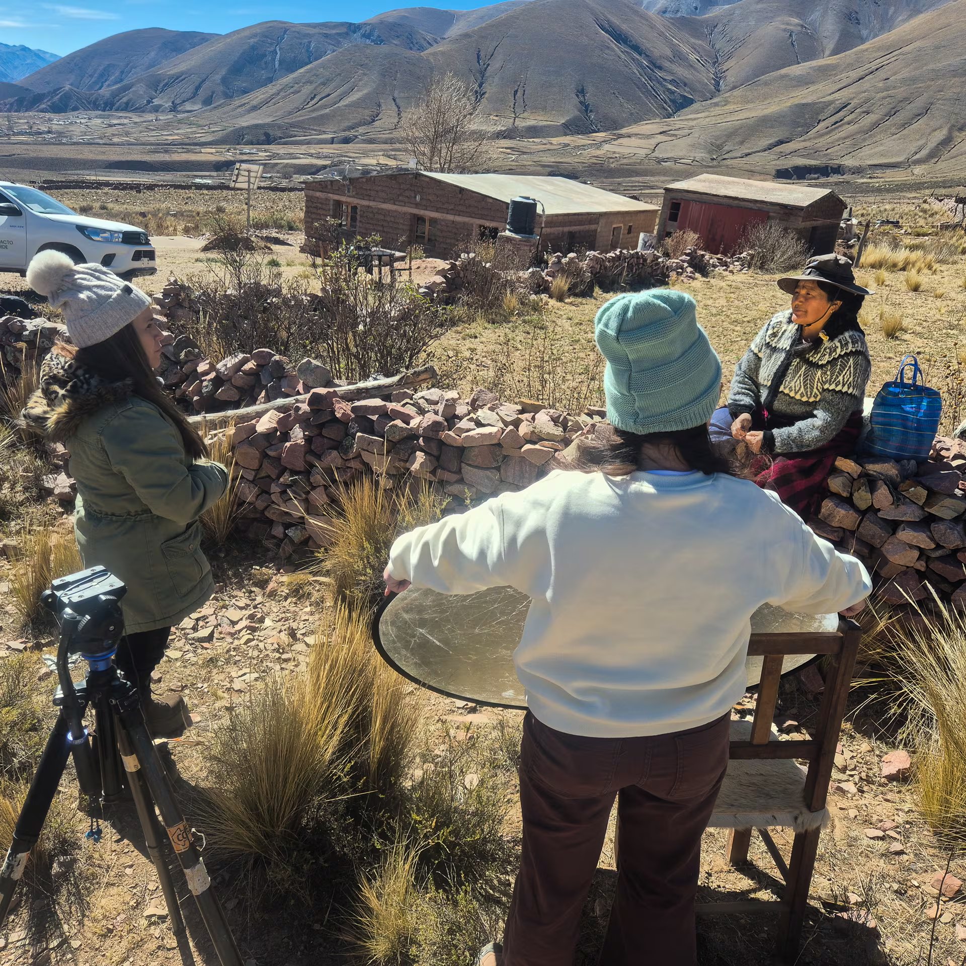 Inocenta integra el consejo kolla de Colanzuli. Allí ejercen la gobernanza del territorio de Finca Santiago y toman decisiones comunitarias, junto a los varones kolla. Inocenta es una de las referentes y cultiva la mayoría sus propios alimentos, en la destacada
