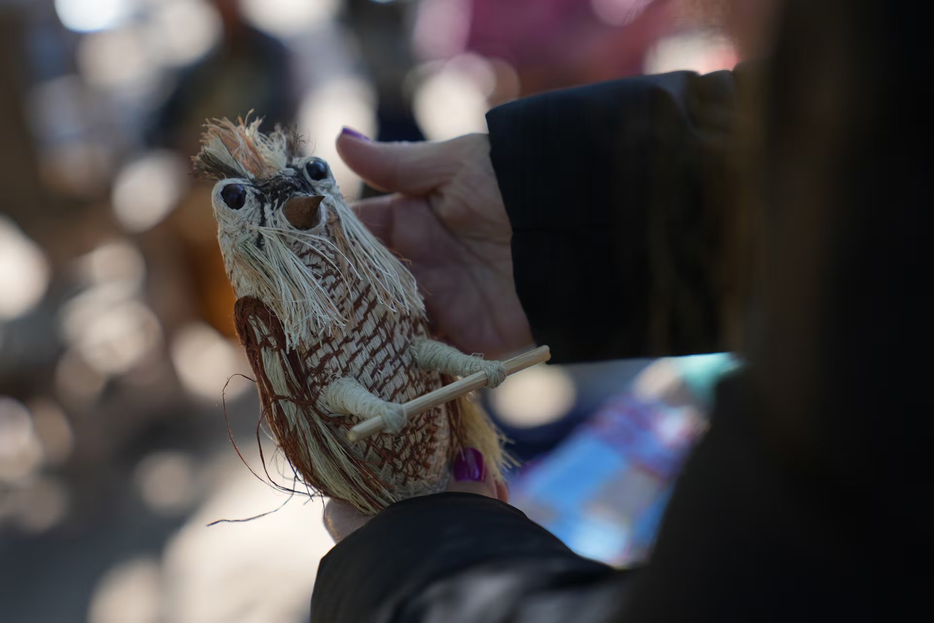 Artesanía hecha por las mujeres wichís con chaguar en Tartagal