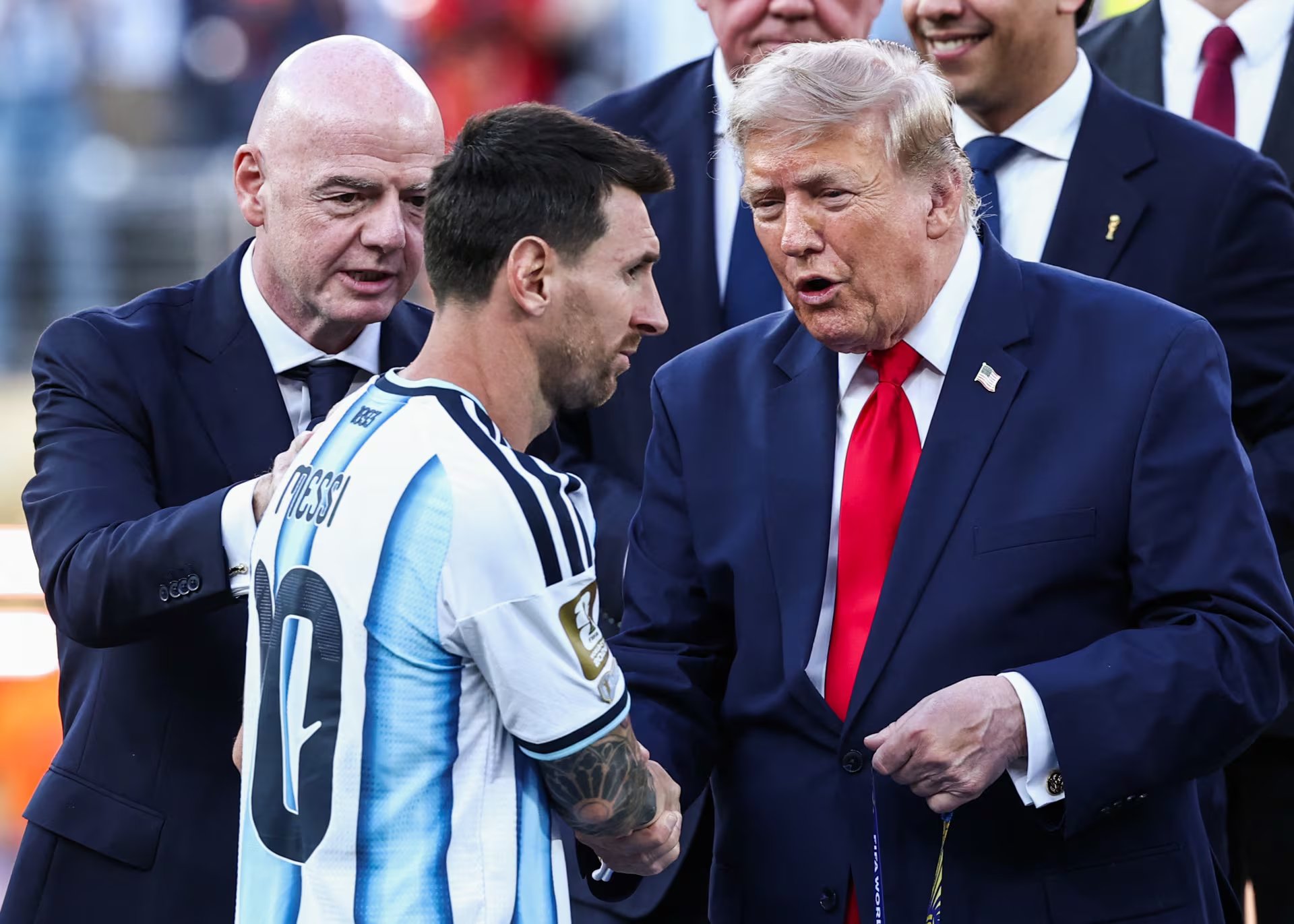 Messi recibe el saludo de Trump e Infantino
