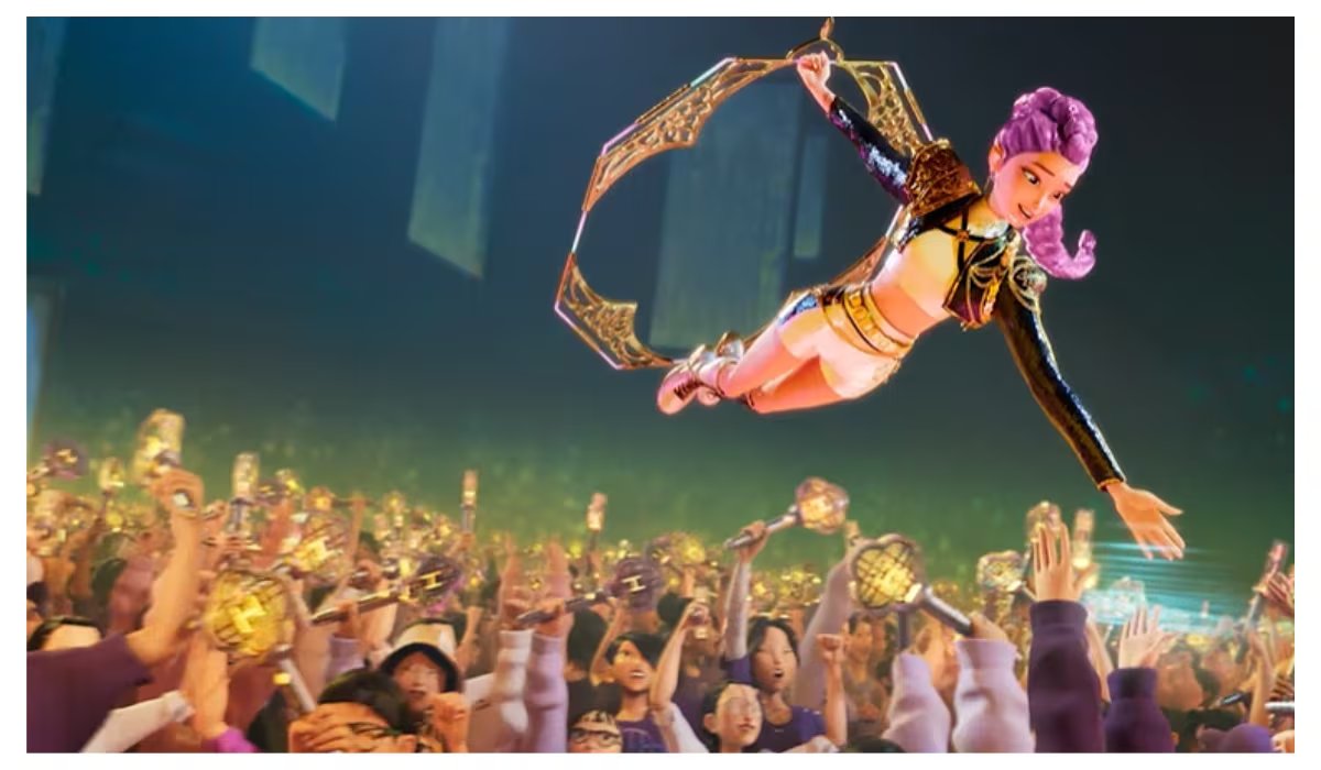 En este momento, Rumi presenta en solitario la famosa canci&oacute;n Golden. (Netflix)