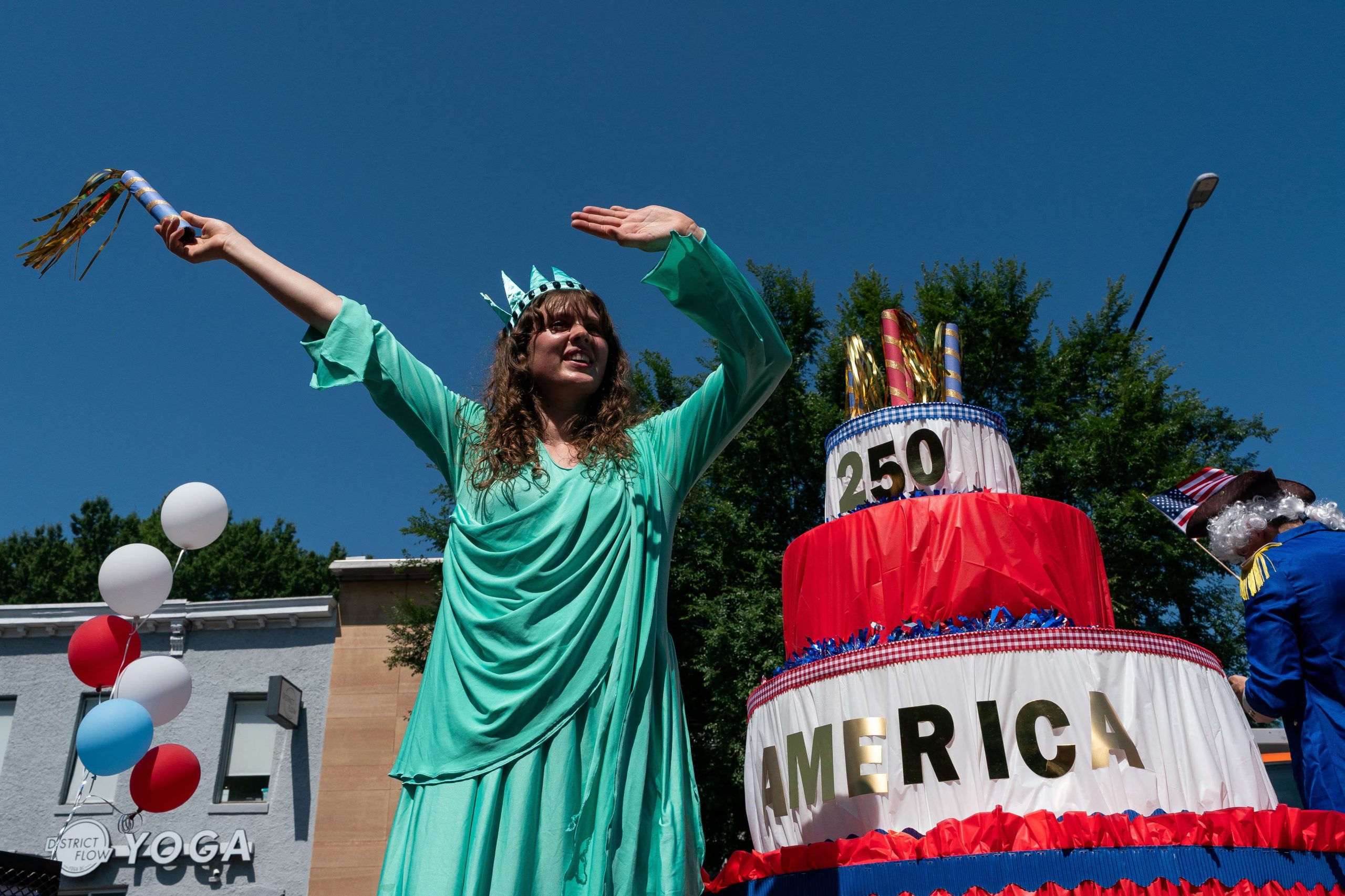 Miles de personas se sumaron a los festejos en Washington D.C., donde los disfraces y las carrozas fueron protagonistas (REUTERS/Elizabeth Frantz).
