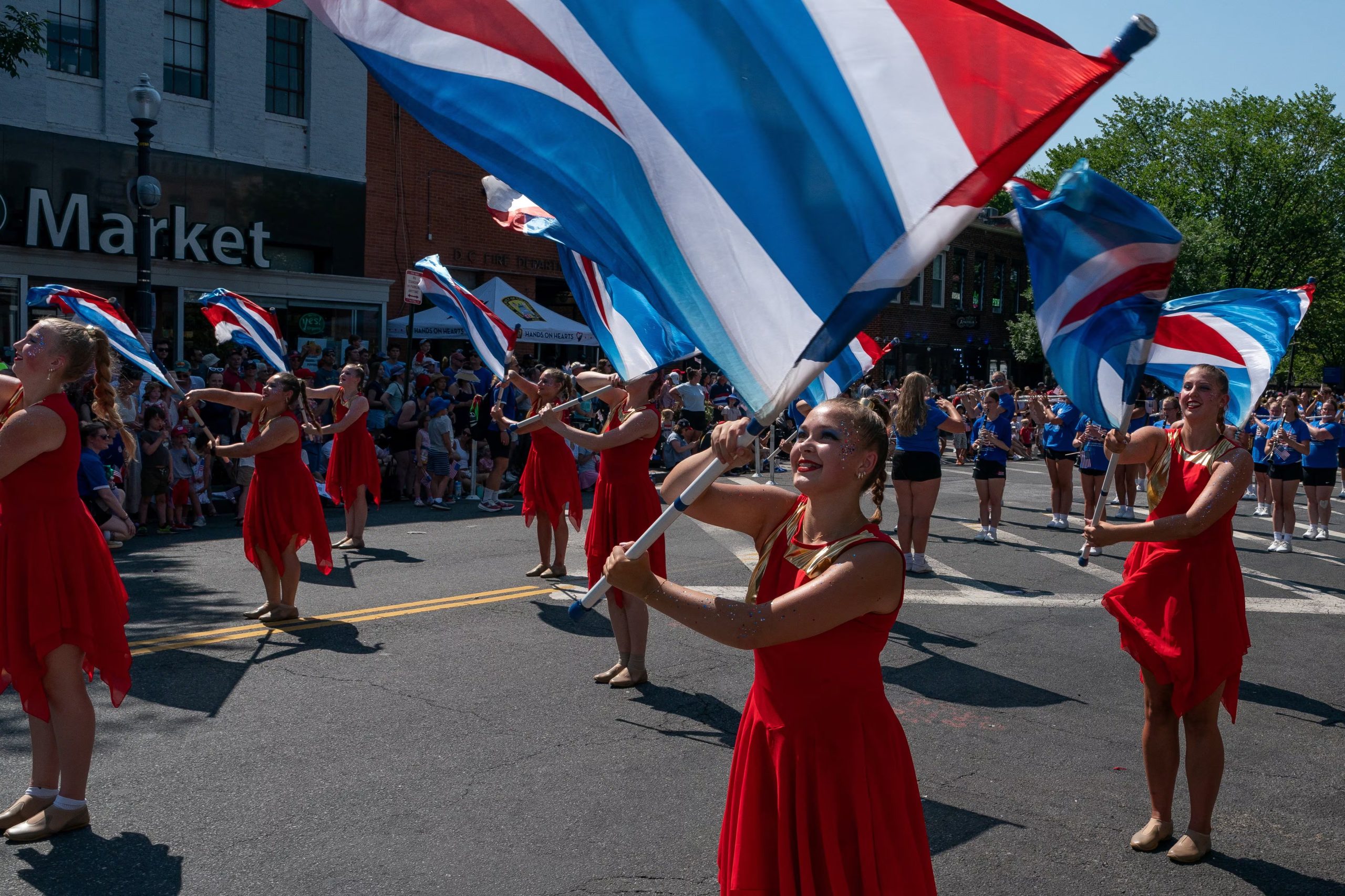 La banda Kerkhoven-Murdock-Sunburg Marching Saints, de Minnesota, desfil&oacute; por Capitol Hill (REUTERS/Elizabeth Frantz).