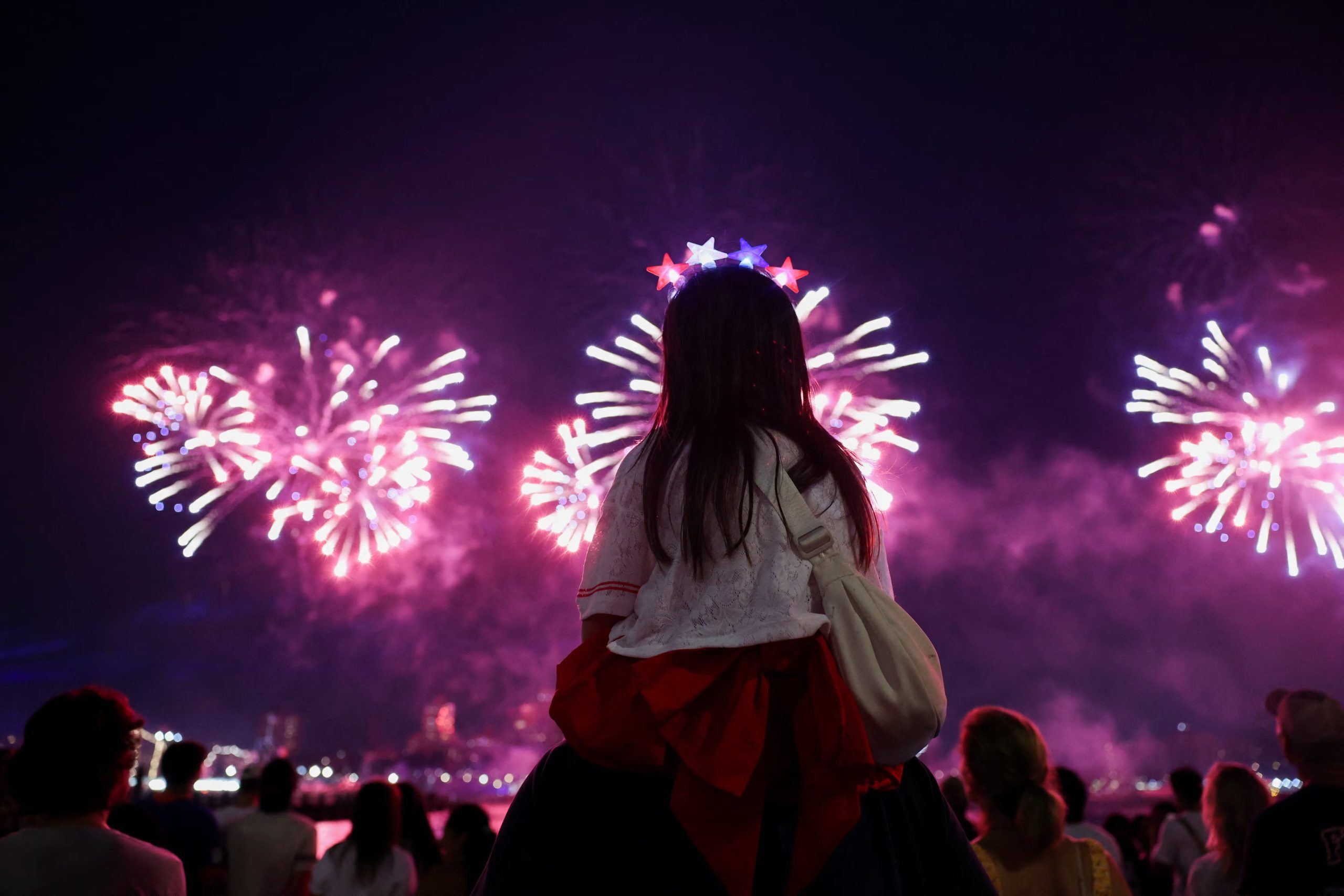 Desde 1976, el ic&oacute;nico espect&aacute;culo de fuegos artificiales de Macy&rsquo;s forma parte de los festejos por el D&iacute;a de la Independencia de Estados Unidos (REUTERS/Shannon Stapleton).