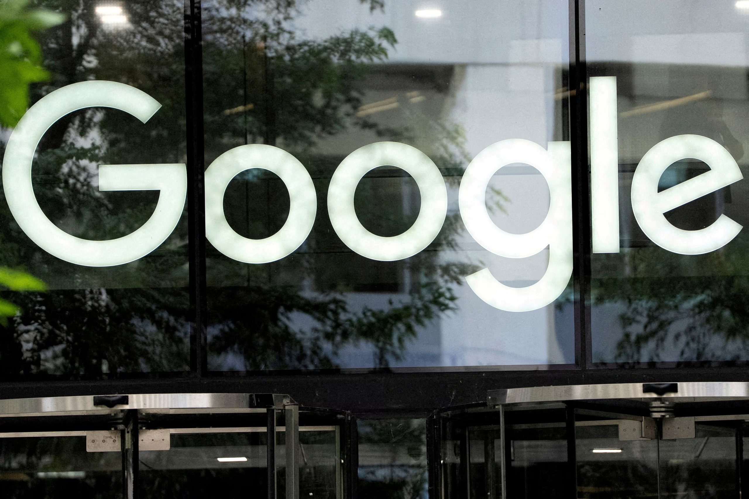 Google registra entre sus b&uacute;squedas m&aacute;s frecuentes qui&eacute;n est&aacute; detr&aacute;s de Las guerreras K-pop. REUTERS/Carlos Jasso//File Photo