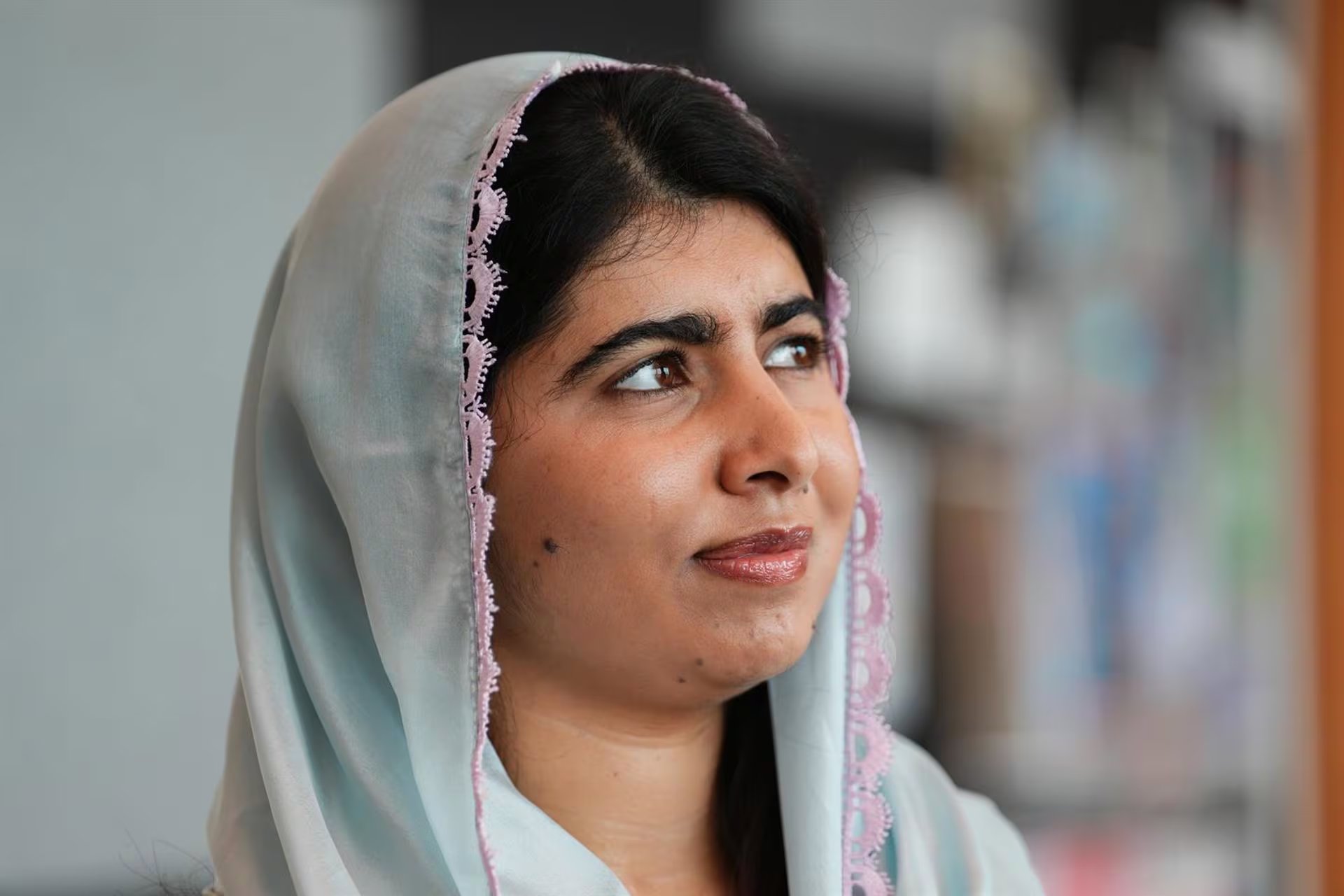 Con solo 17 a&ntilde;os, Malala recibi&oacute; el Premio Nobel de la Paz en 2014, un hito que consagr&oacute; su lucha contra la opresi&oacute;n infantil y por el derecho universal a la educaci&oacute;n (Sean Kilpatrick / Canadian Press / DPA)
