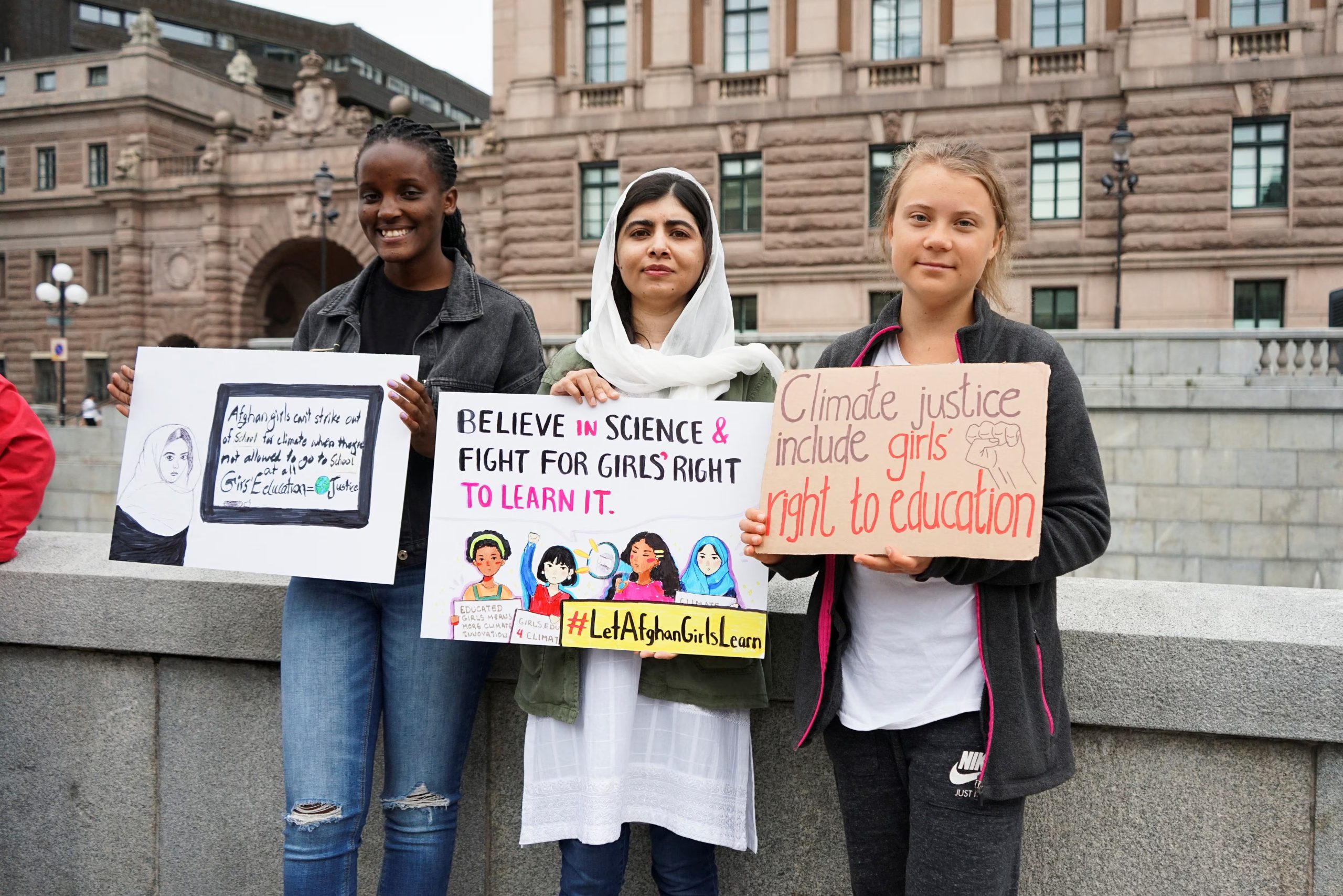 La activistas Vanessa Nakate, Malala Yousafzai y Greta Thunberg (REUTERS)