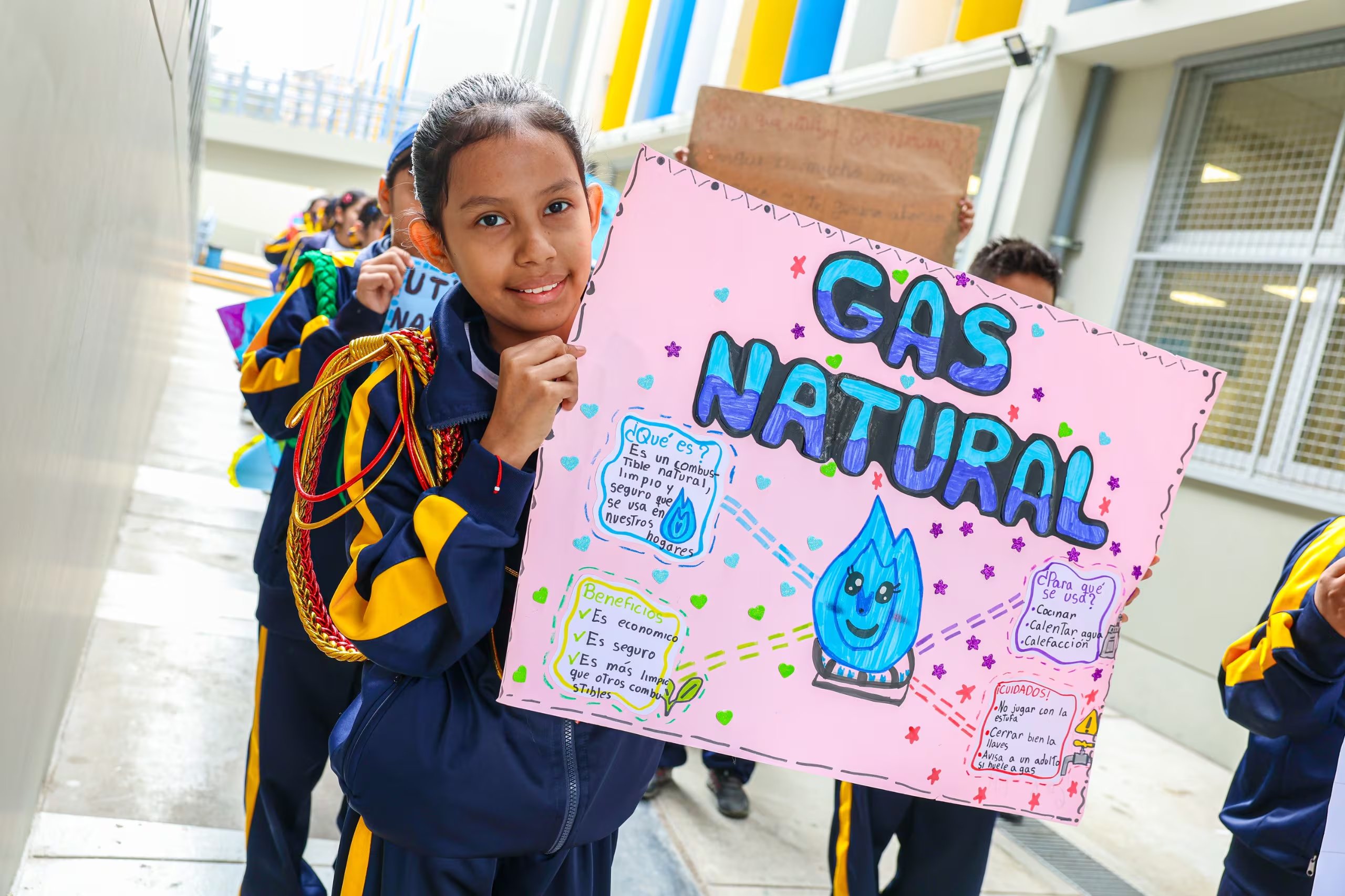 El financiamiento del FISE para conexiones de gas natural alcanza a 926 colegios públicos del país, de los cuales 655 están en Lima.