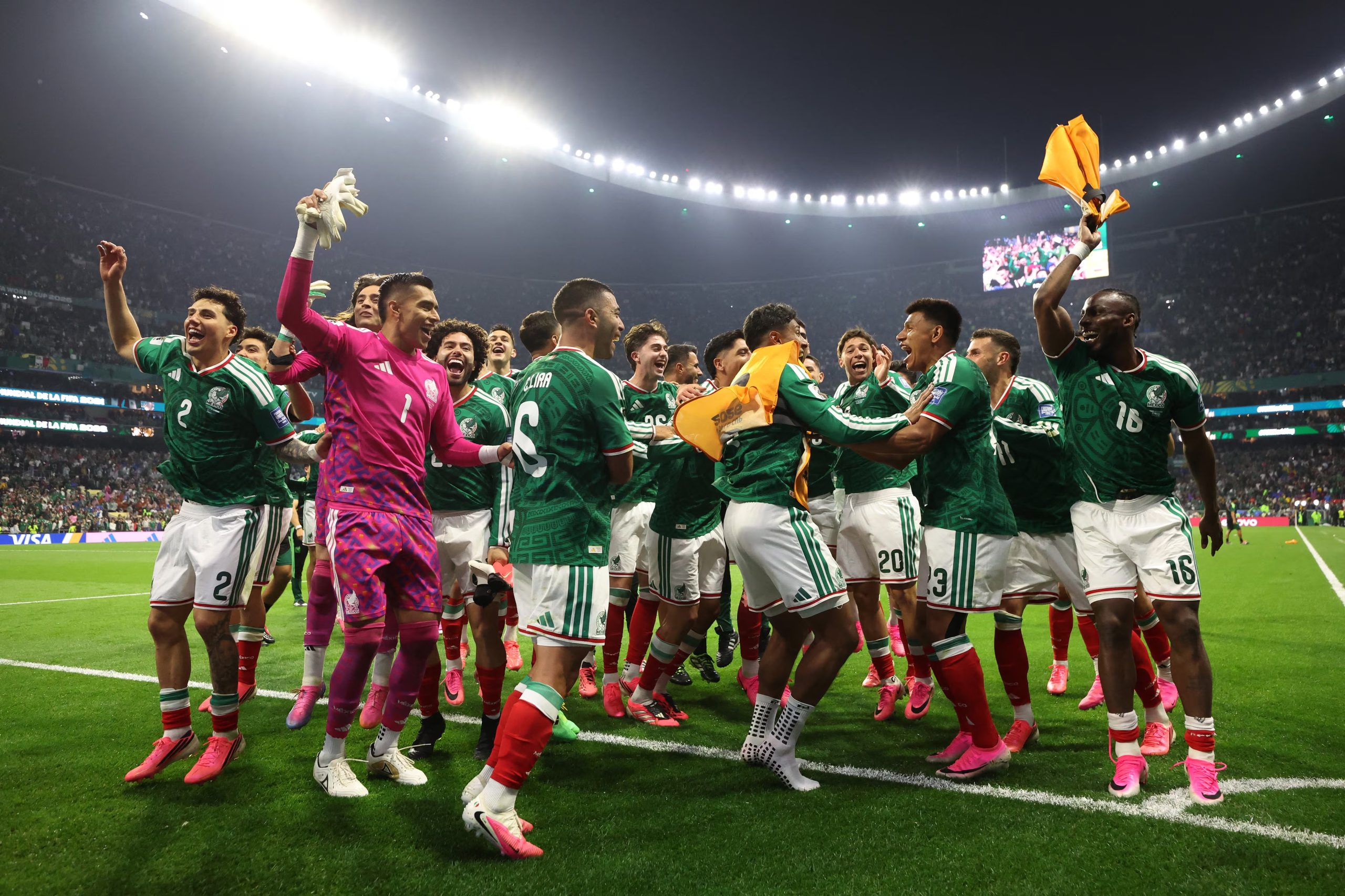 M&eacute;xico festeja el boleto a los 8vos de Final. REUTERS/Raquel Cunha