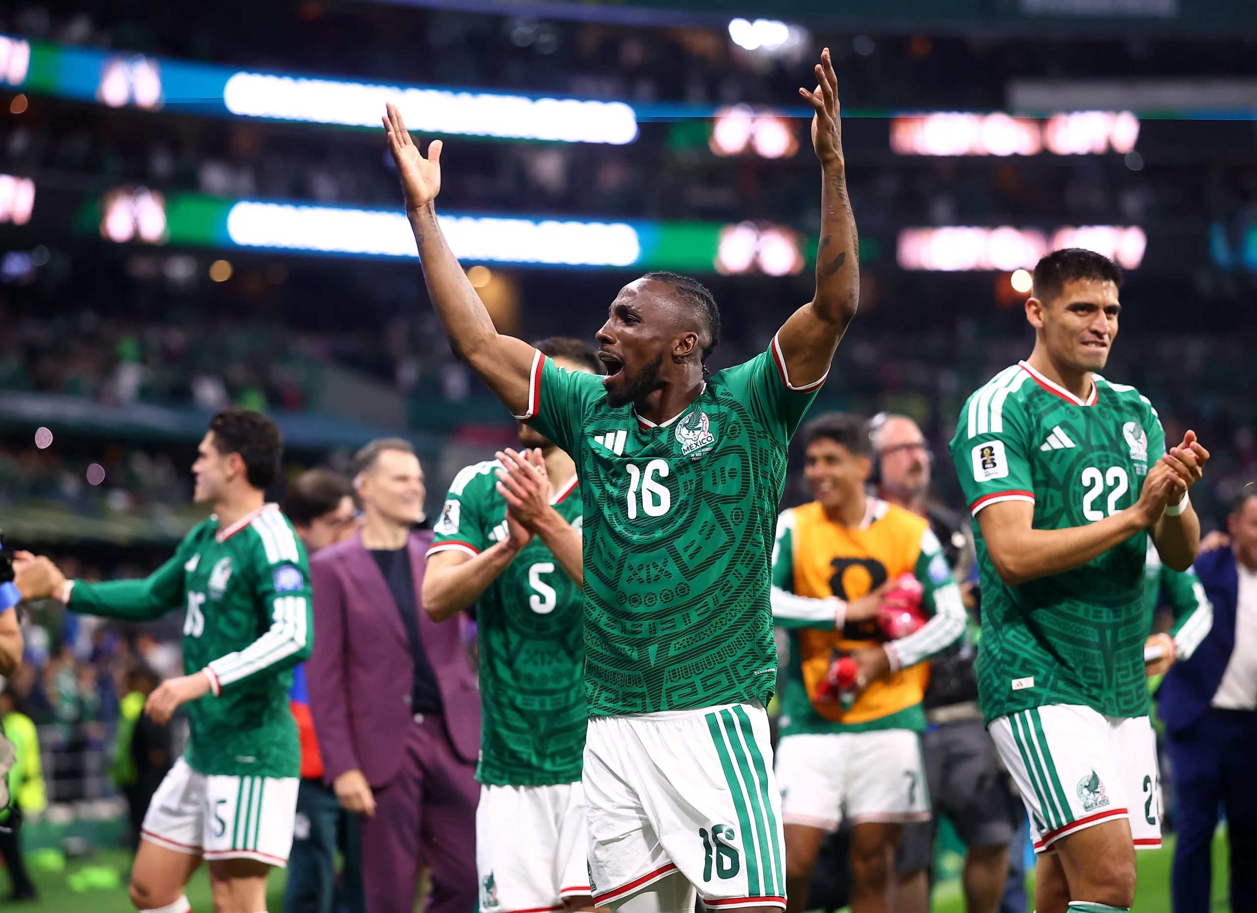 Juli&aacute;n Qui&ntilde;ones marc&oacute; gol ante Ecuador en el estadio Azteca. REUTERS/Eloisa Sanchez