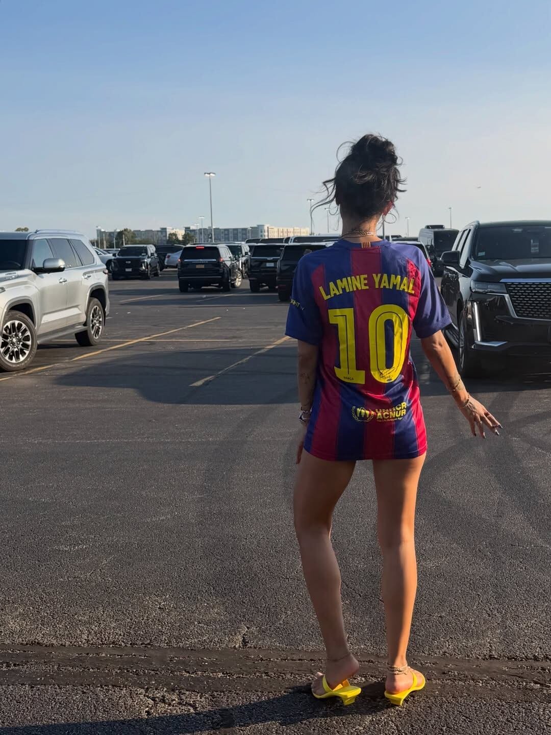 Mia Khalifa dejó ver en redes sociales su asistencia a la final del Mundial 2026 con una camiseta de Lamine Yamal del Barcelona FC (Instagram/@miakhalifa)