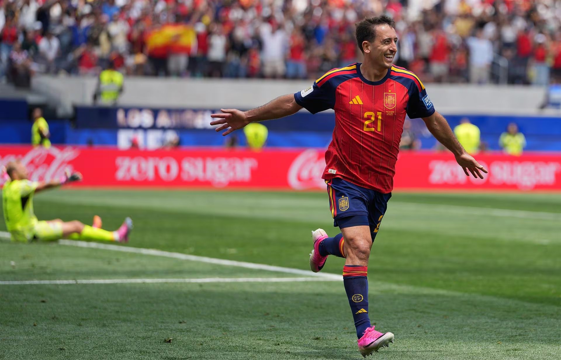 Mikel Oyarzabal tras marcar gol. Europa Press
