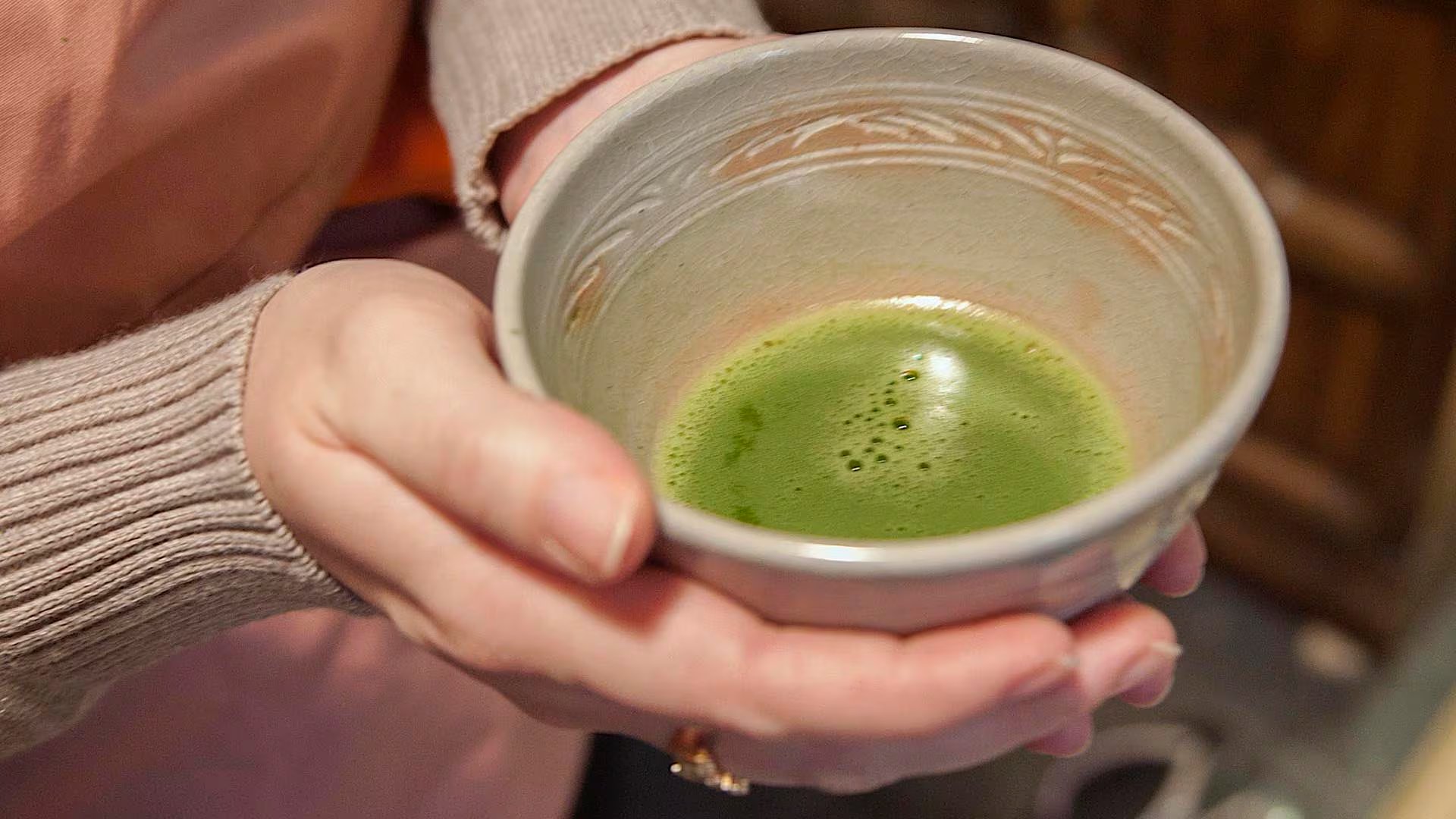 Expertos recomiendan una o dos tazas de matcha al día - crédito worldhistory.org