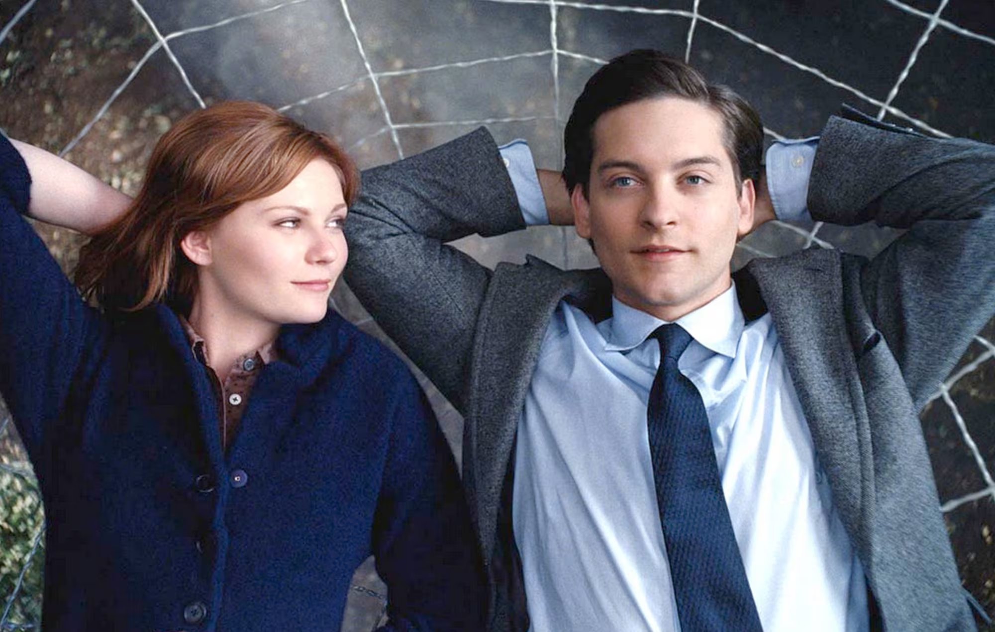 Las relaciones sentimentales entre protagonistas no son nuevas en el universo de Spider-Man; antes que ellos, Andrew Garfield y Emma Stone, así como Tobey Maguire y Kirsten Dunst, vivieron historias similares