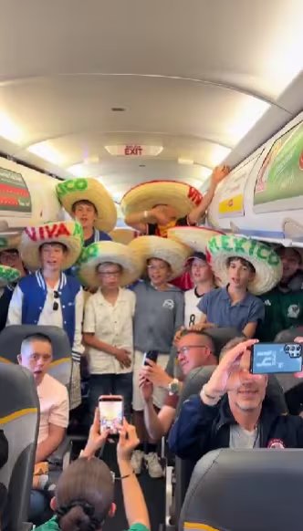 Los Ni&ntilde;os Cantores de San Flori&aacute;n demostraron su talento y una pronunciaci&oacute;n en espa&ntilde;ol que sorprendi&oacute; a los usuarios.