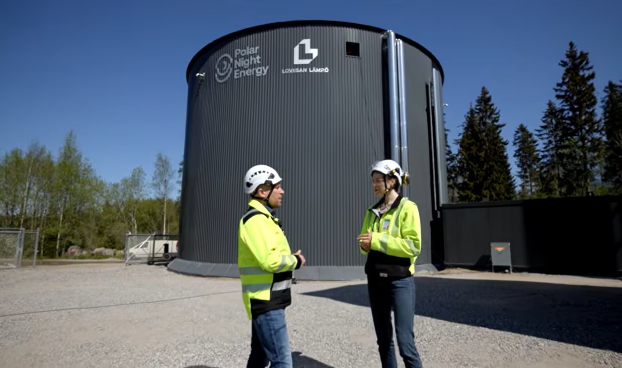 La batería de arena de Pornainen almacena 2.000 toneladas de esteatita para sostener la calefacción municipal en Finlandia (Captura de video)