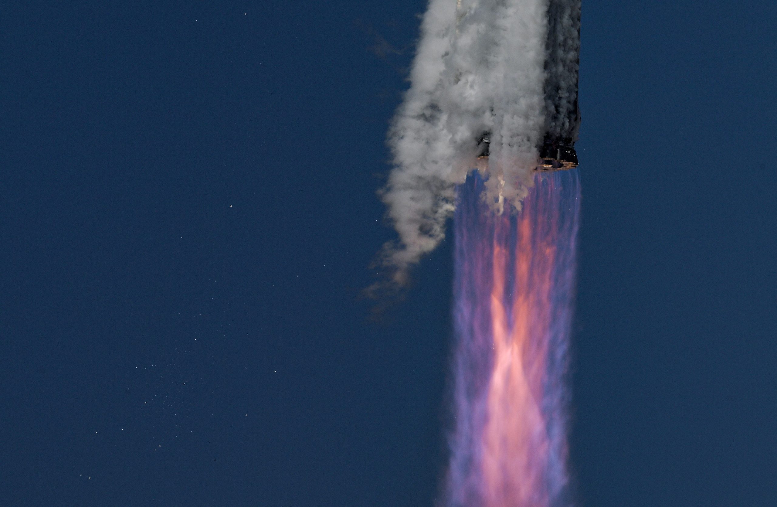 La misi&oacute;n de Starship aporta datos para la reutilizaci&oacute;n en Starbase y para Artemis III, que requiere que la nave avance hacia la &oacute;rbita y las operaciones lunares /REUTERS/Steve Nesius
