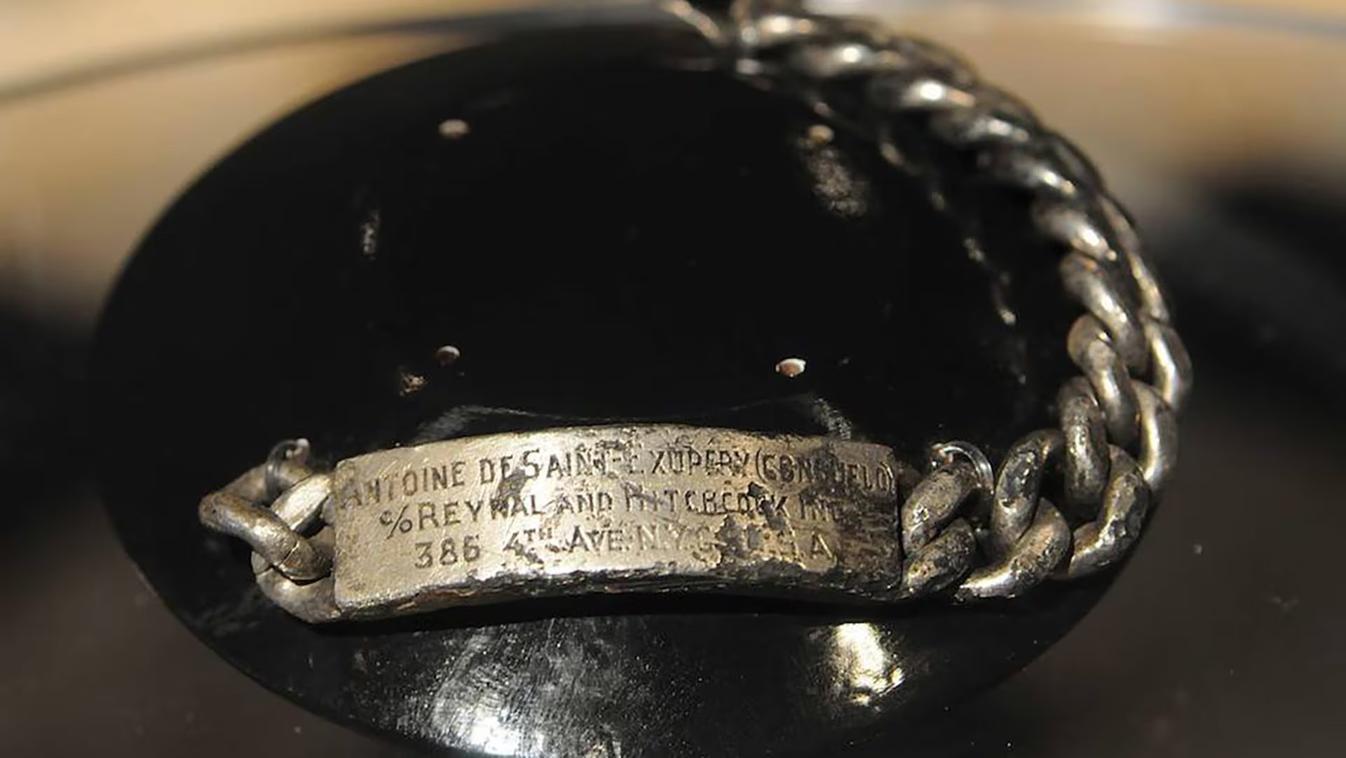 En 1998, un pescador llamado Jean-Claude Bianco recogi&oacute; accidentalmente en sus redes un brazalete de plata frente a las costas de Marsella